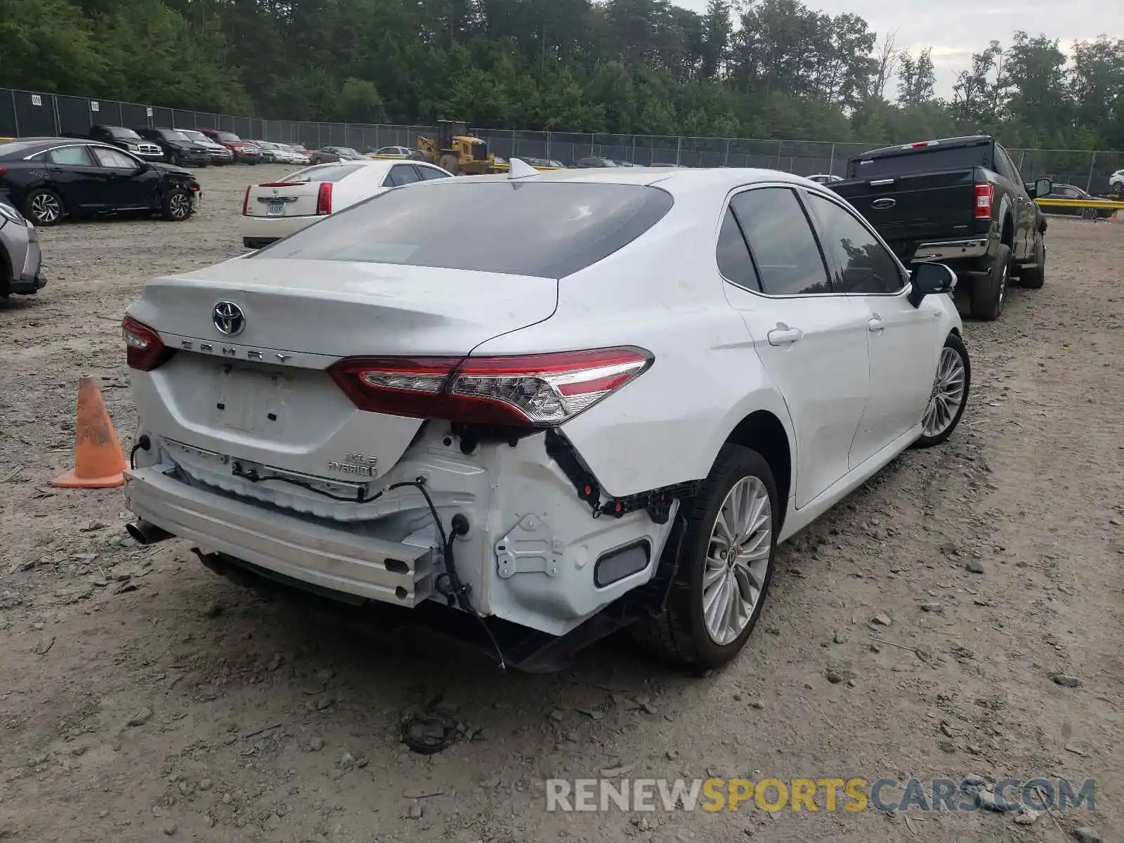 4 Photograph of a damaged car 4T1F31AK9LU541130 TOYOTA CAMRY 2020