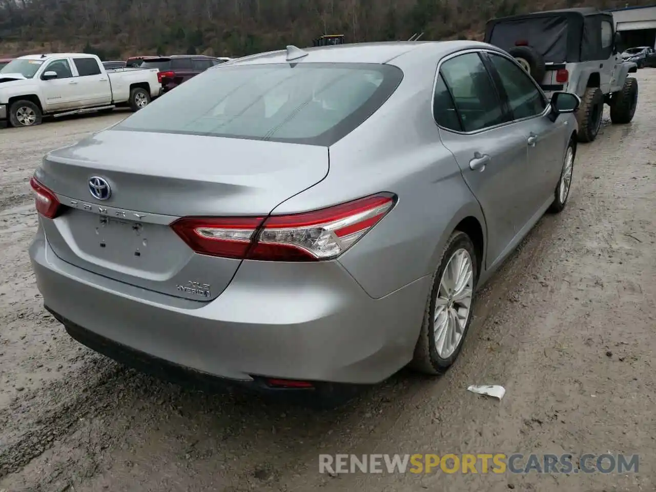 4 Photograph of a damaged car 4T1F31AK9LU541869 TOYOTA CAMRY 2020