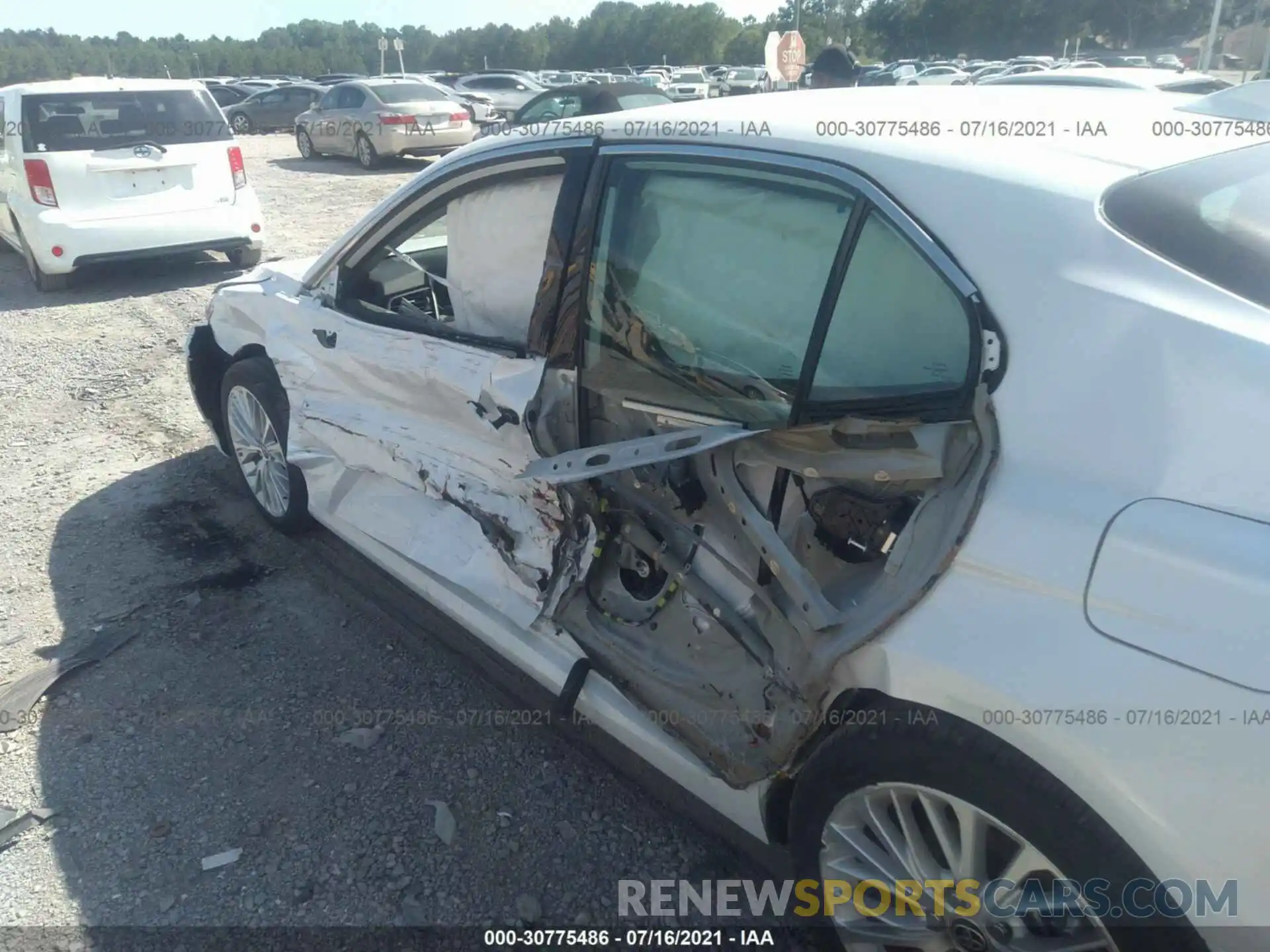 6 Photograph of a damaged car 4T1F31AK9LU544450 TOYOTA CAMRY 2020