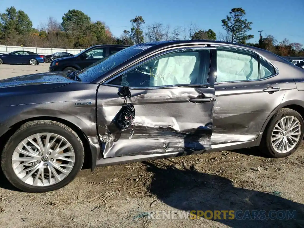 9 Photograph of a damaged car 4T1F31AK9LU546084 TOYOTA CAMRY 2020