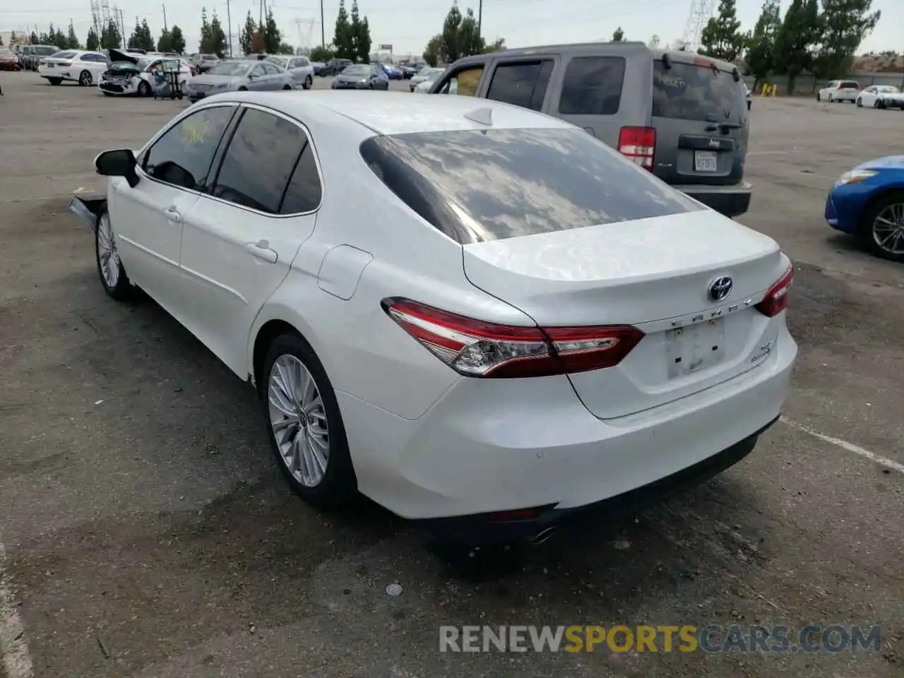 3 Photograph of a damaged car 4T1F31AKXLU017100 TOYOTA CAMRY 2020