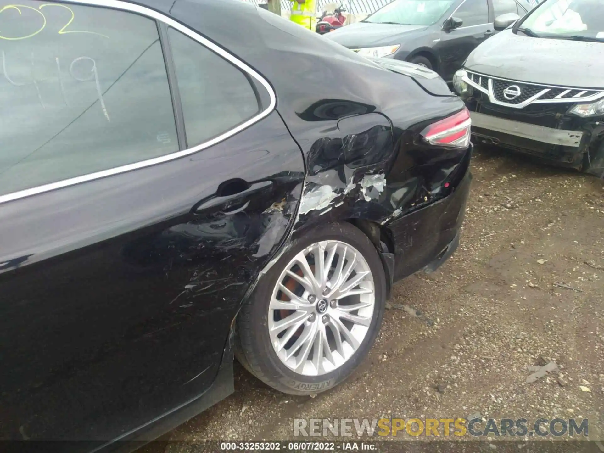 6 Photograph of a damaged car 4T1F31AKXLU518827 TOYOTA CAMRY 2020