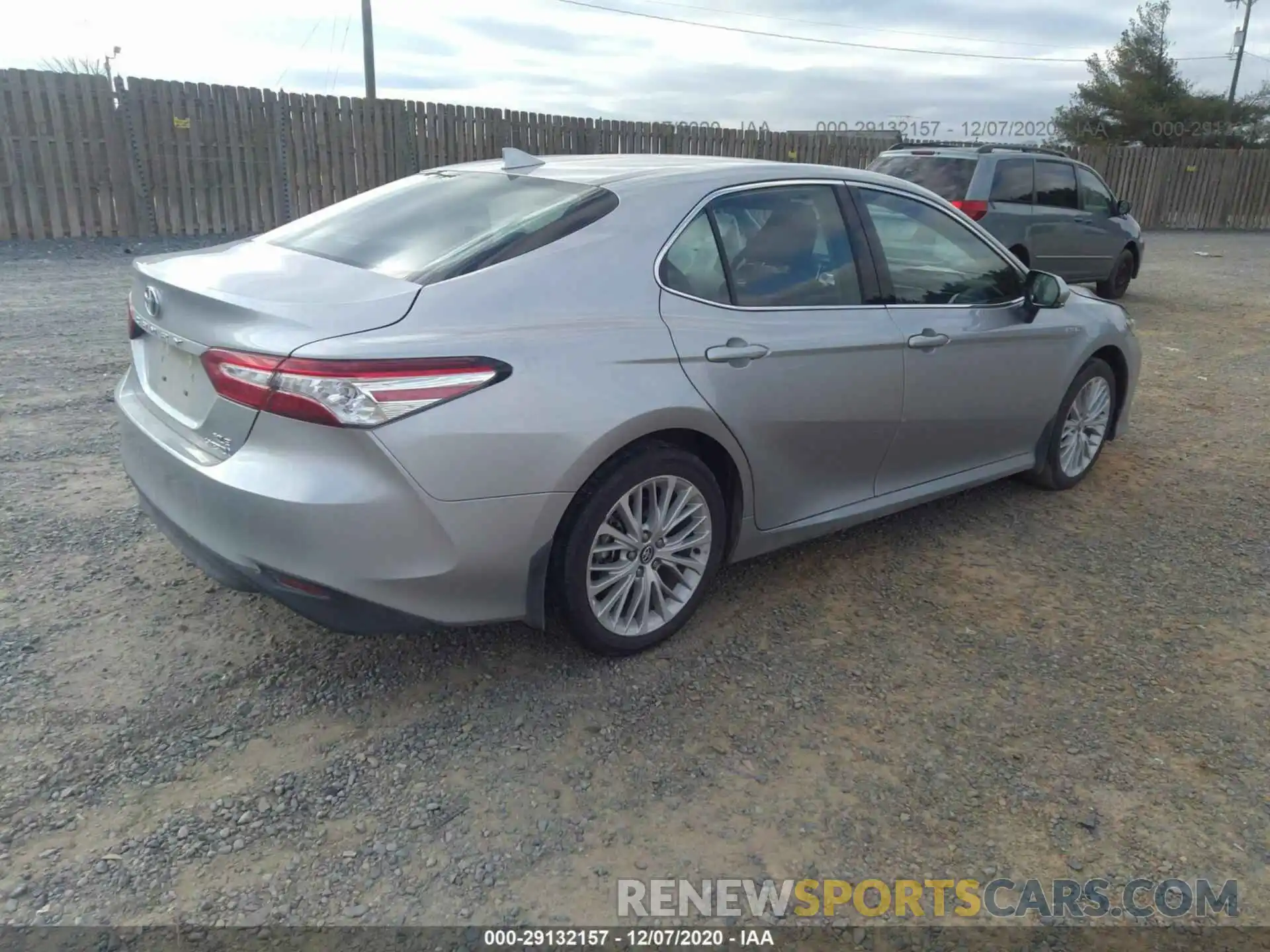 4 Photograph of a damaged car 4T1F31AKXLU523400 TOYOTA CAMRY 2020