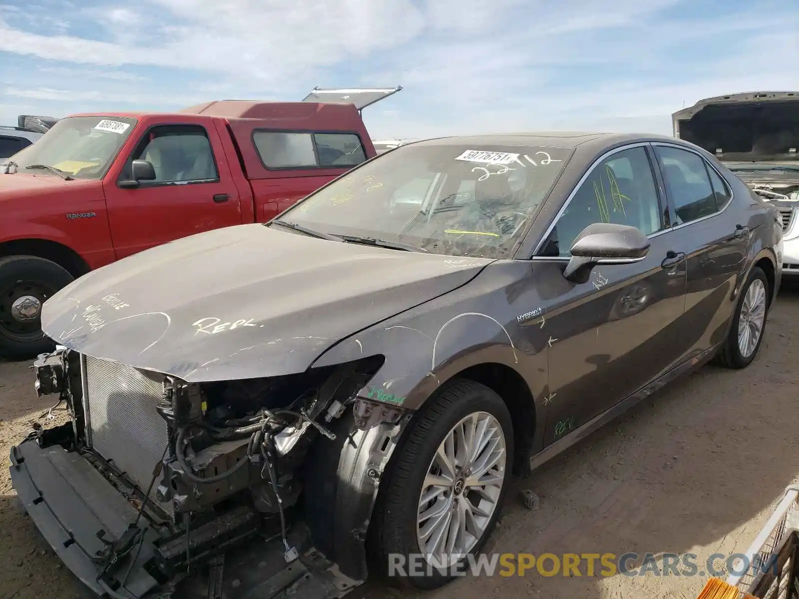 2 Photograph of a damaged car 4T1F31AKXLU533196 TOYOTA CAMRY 2020