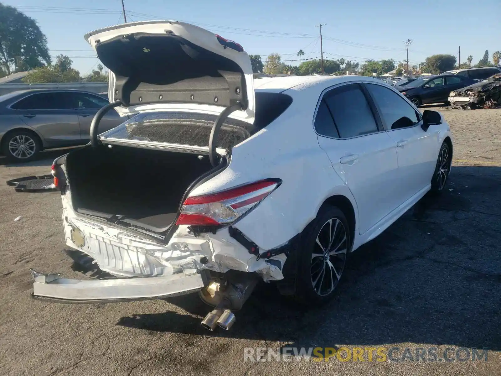 4 Photograph of a damaged car 4T1G11AK0LU314595 TOYOTA CAMRY 2020