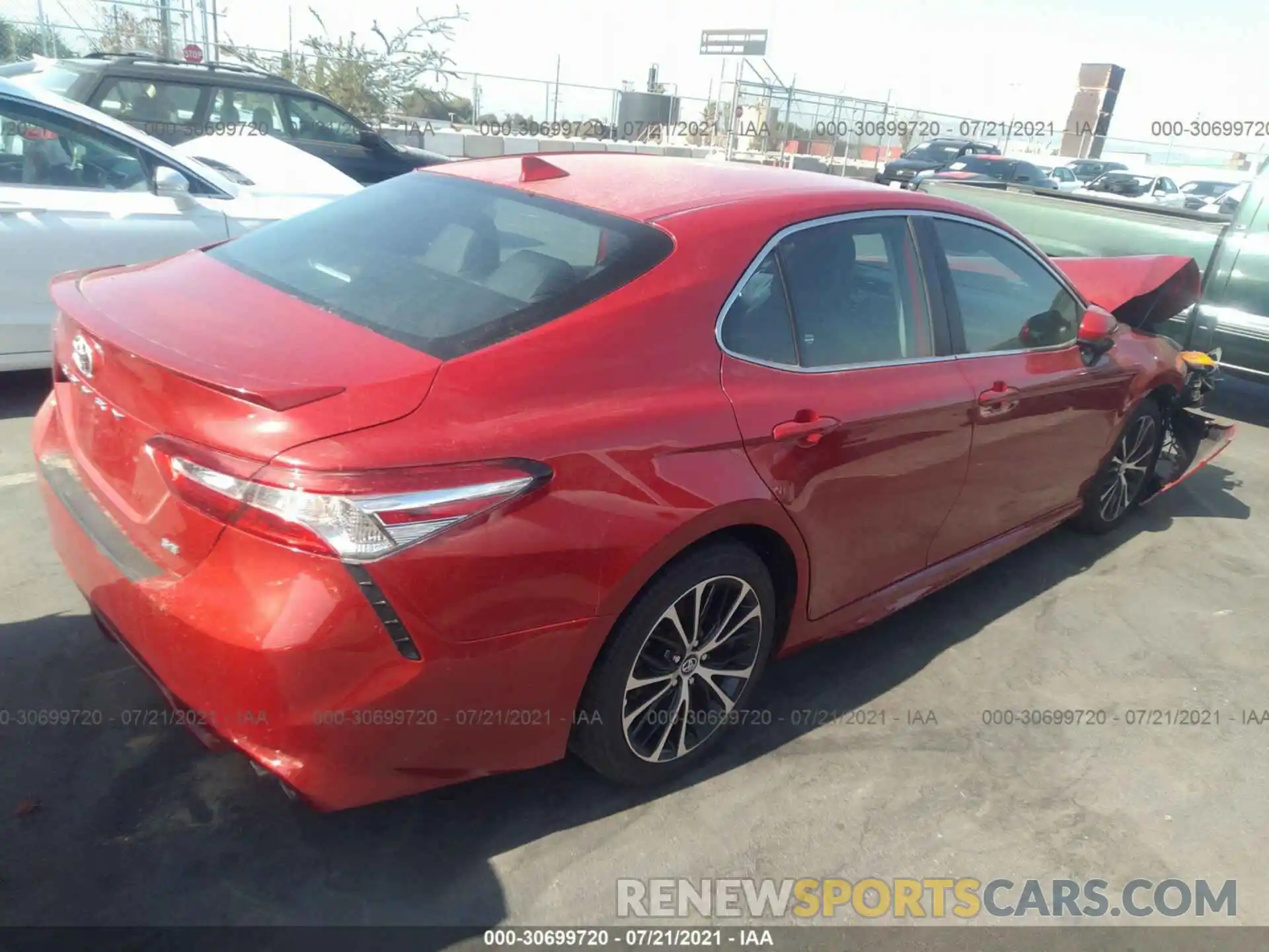 4 Photograph of a damaged car 4T1G11AK0LU318128 TOYOTA CAMRY 2020