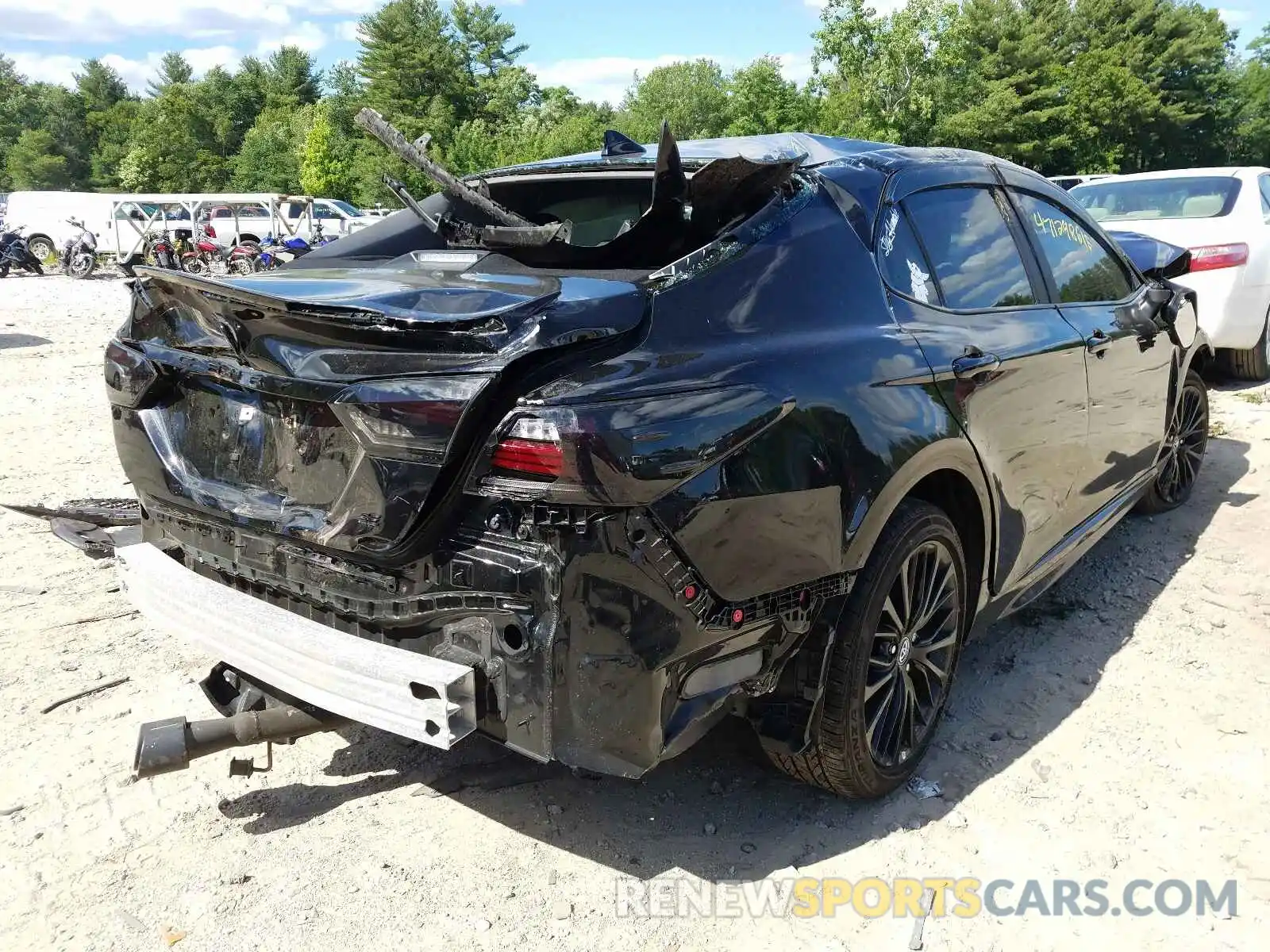 4 Photograph of a damaged car 4T1G11AK0LU318985 TOYOTA CAMRY 2020