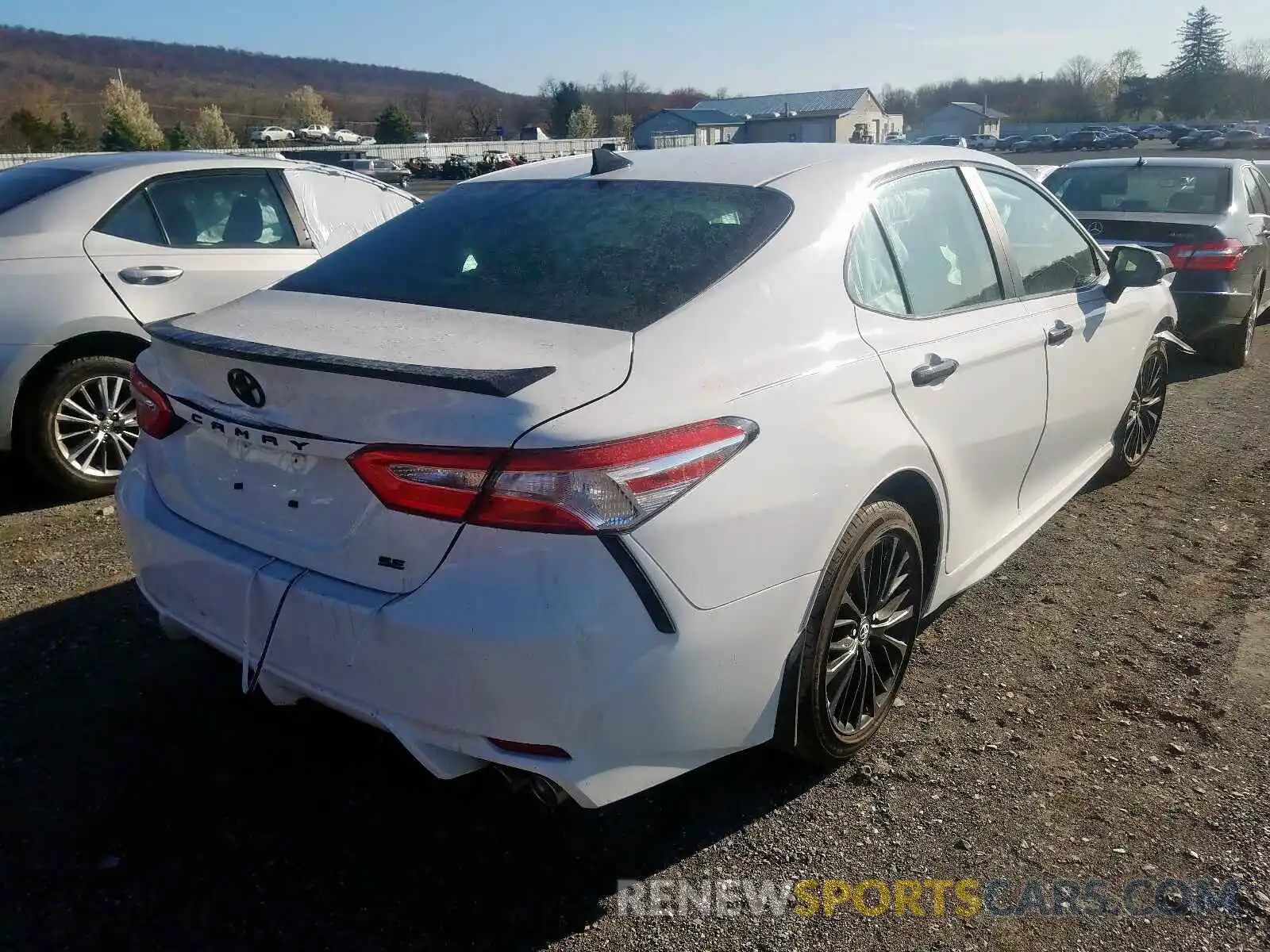 4 Photograph of a damaged car 4T1G11AK0LU319084 TOYOTA CAMRY 2020