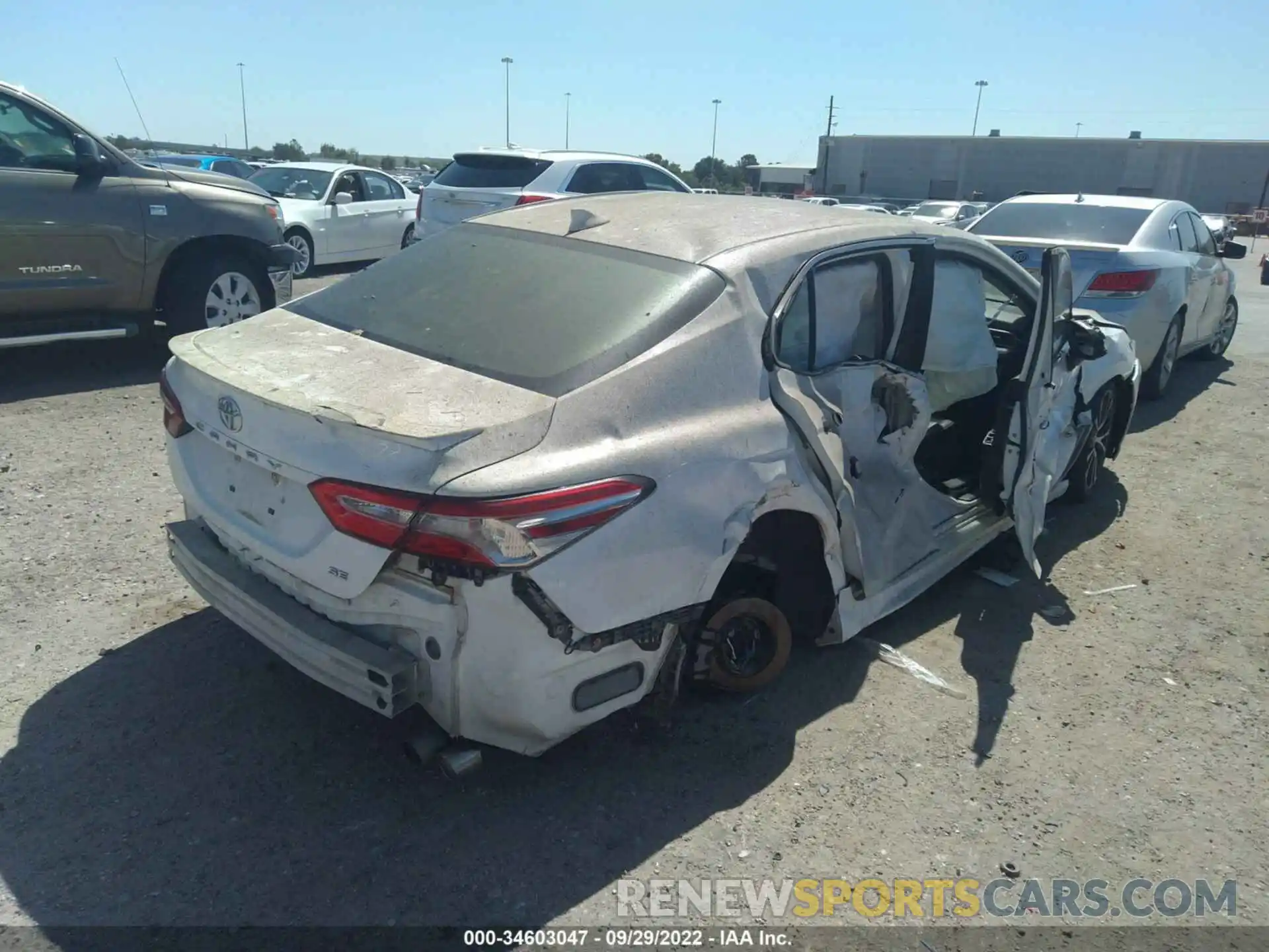 4 Photograph of a damaged car 4T1G11AK0LU324818 TOYOTA CAMRY 2020