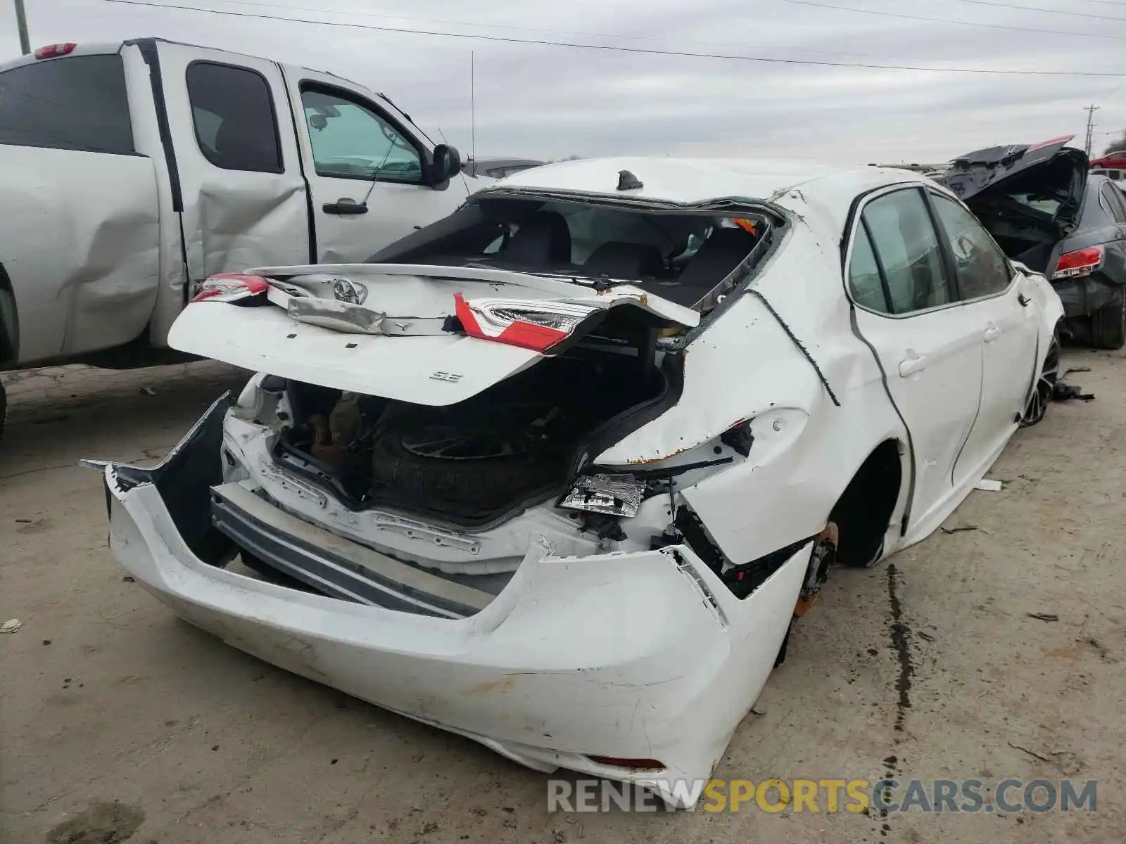 4 Photograph of a damaged car 4T1G11AK0LU327413 TOYOTA CAMRY 2020