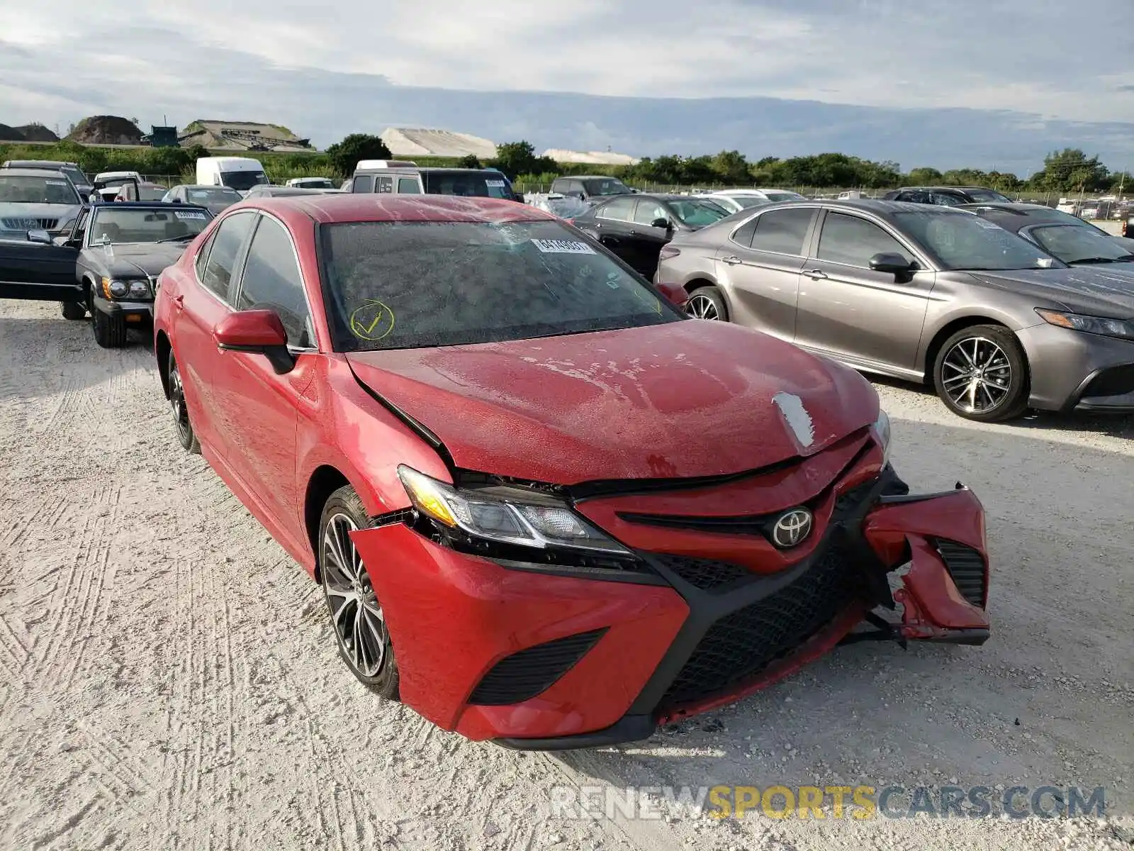 1 Photograph of a damaged car 4T1G11AK0LU327735 TOYOTA CAMRY 2020