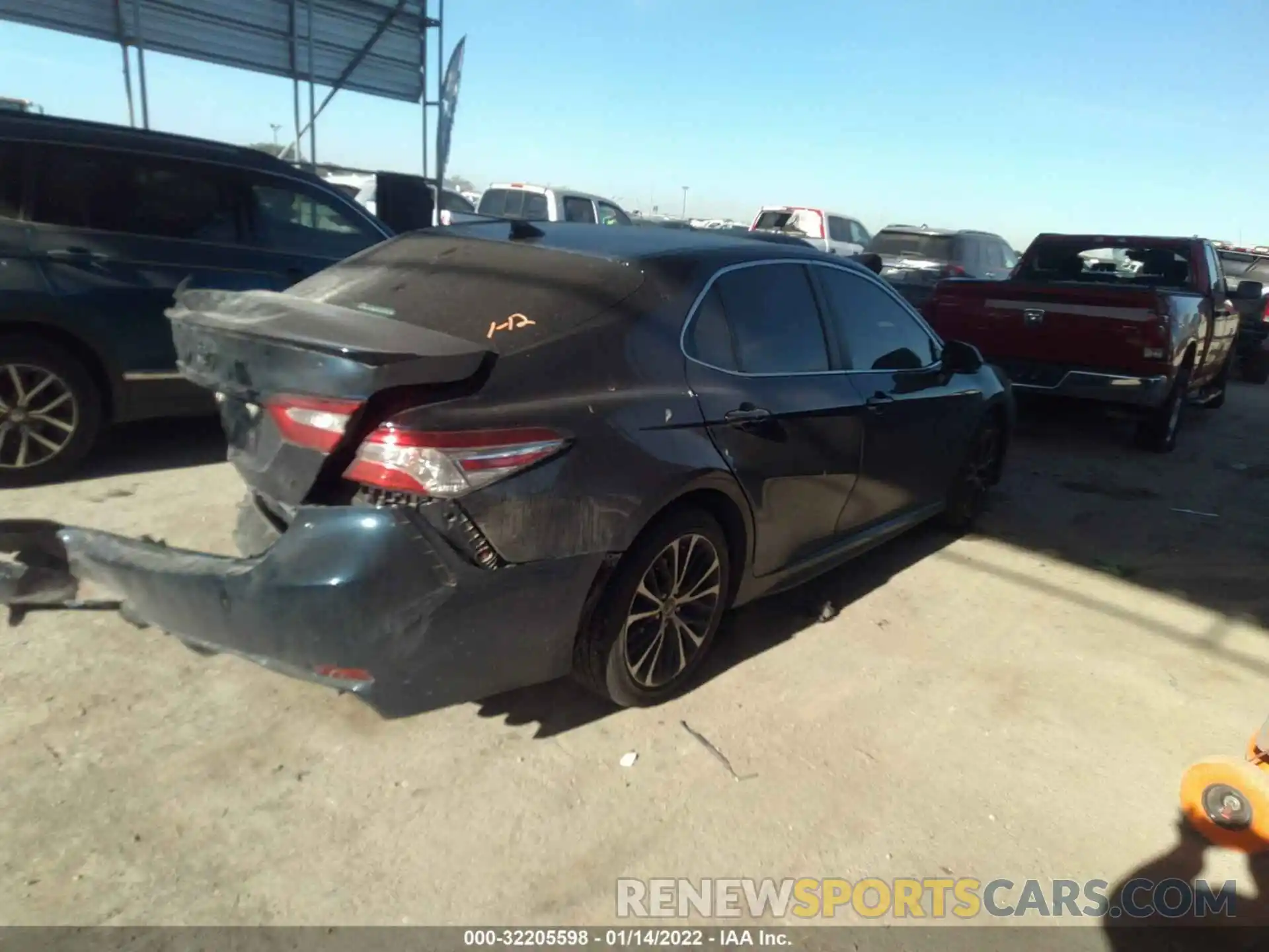 4 Photograph of a damaged car 4T1G11AK0LU330361 TOYOTA CAMRY 2020