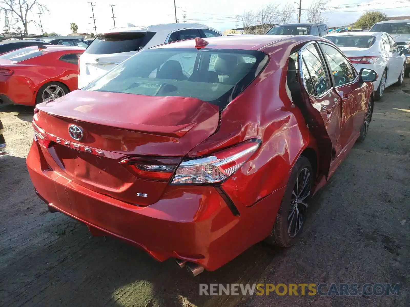 4 Photograph of a damaged car 4T1G11AK0LU333454 TOYOTA CAMRY 2020