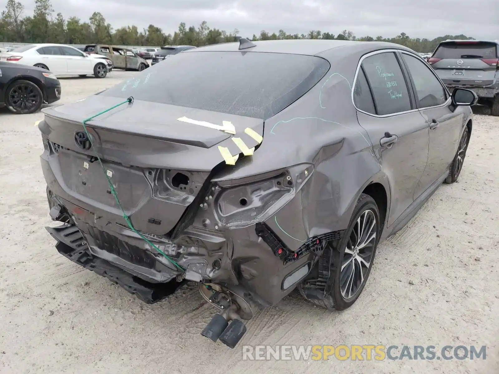 4 Photograph of a damaged car 4T1G11AK0LU335608 TOYOTA CAMRY 2020