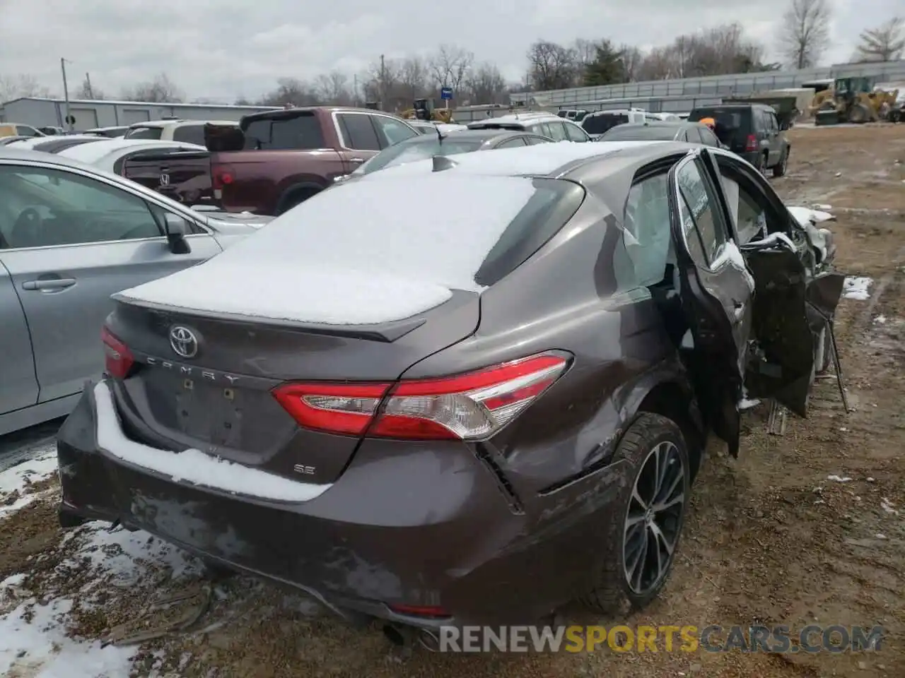 4 Photograph of a damaged car 4T1G11AK0LU340937 TOYOTA CAMRY 2020