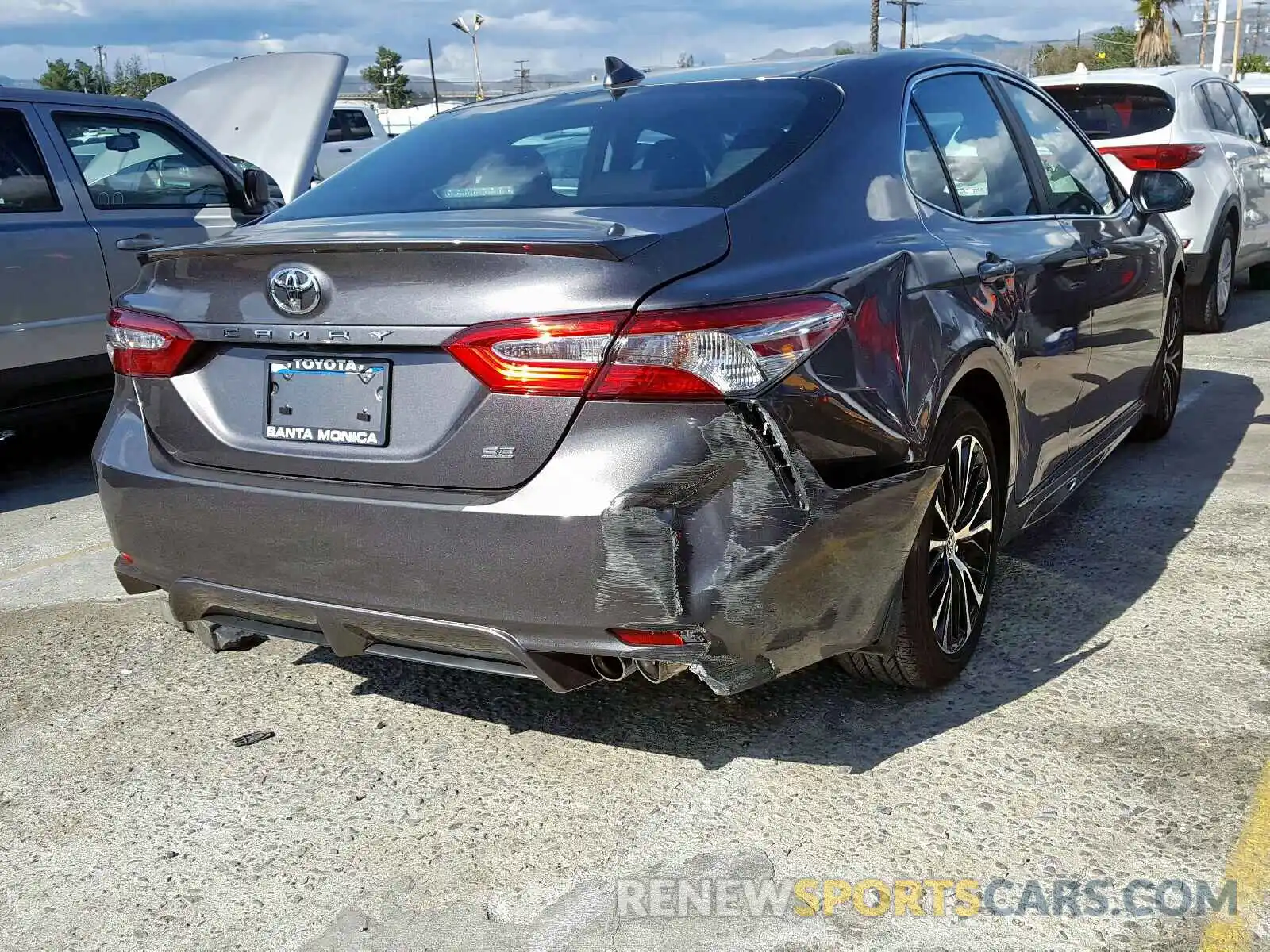 4 Photograph of a damaged car 4T1G11AK0LU342221 TOYOTA CAMRY 2020