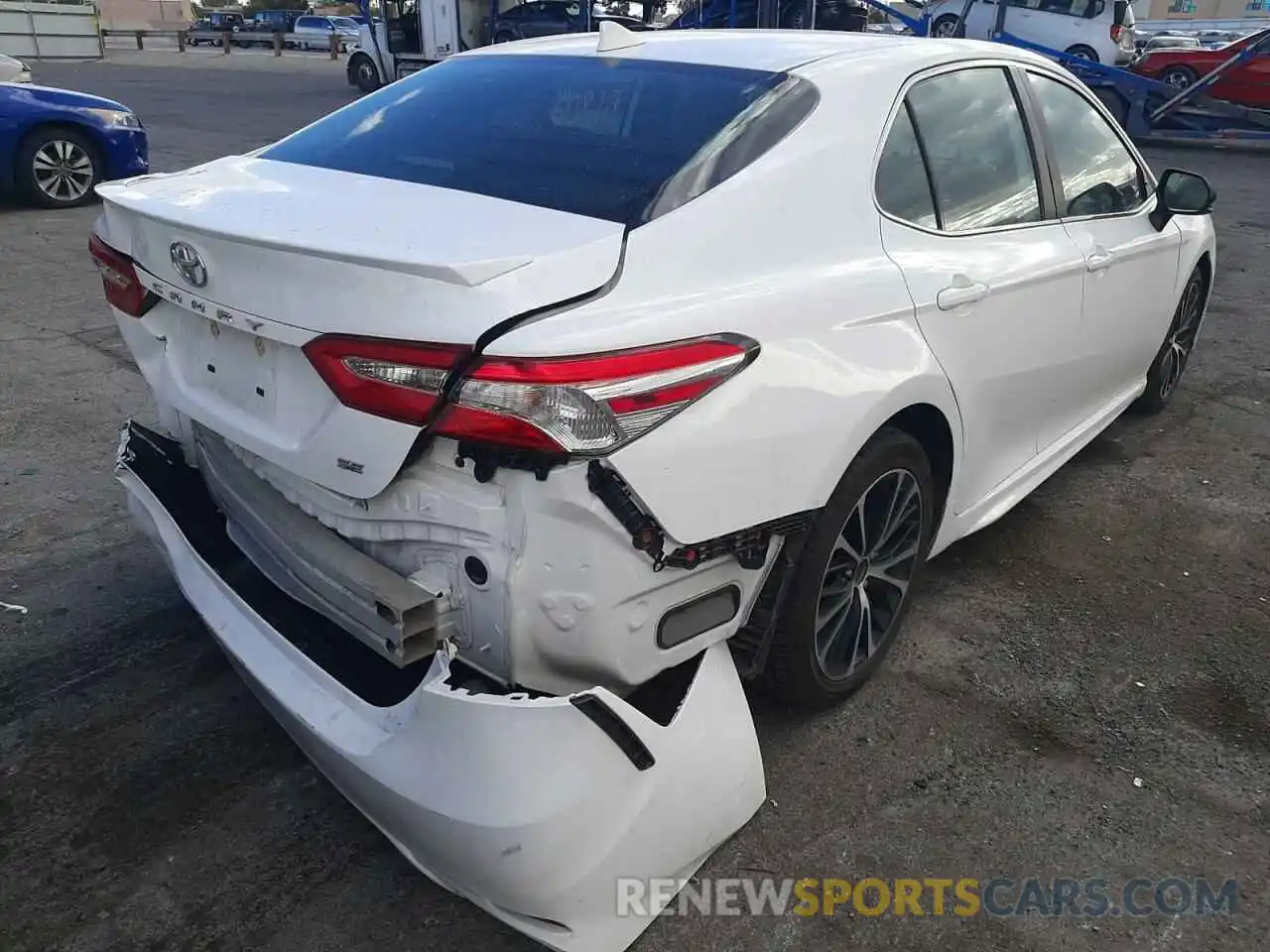 4 Photograph of a damaged car 4T1G11AK0LU343806 TOYOTA CAMRY 2020