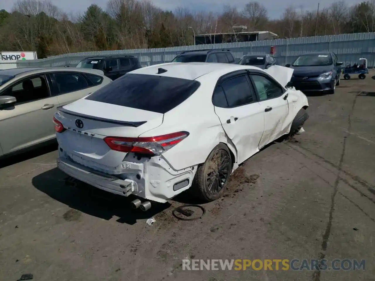 4 Photograph of a damaged car 4T1G11AK0LU347662 TOYOTA CAMRY 2020