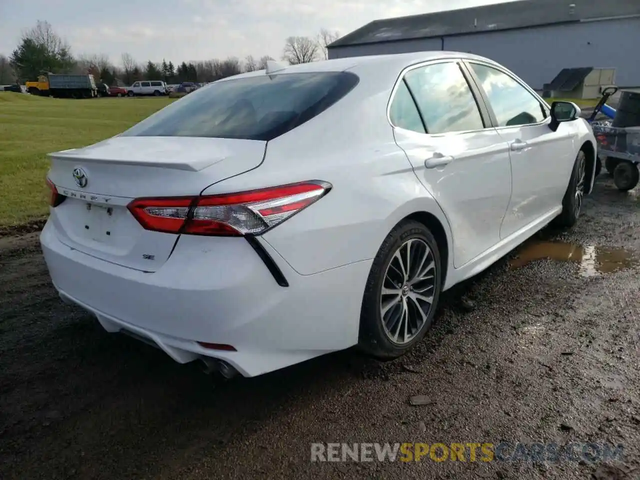 4 Photograph of a damaged car 4T1G11AK0LU348486 TOYOTA CAMRY 2020