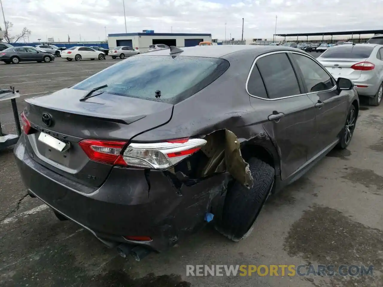 4 Photograph of a damaged car 4T1G11AK0LU350352 TOYOTA CAMRY 2020