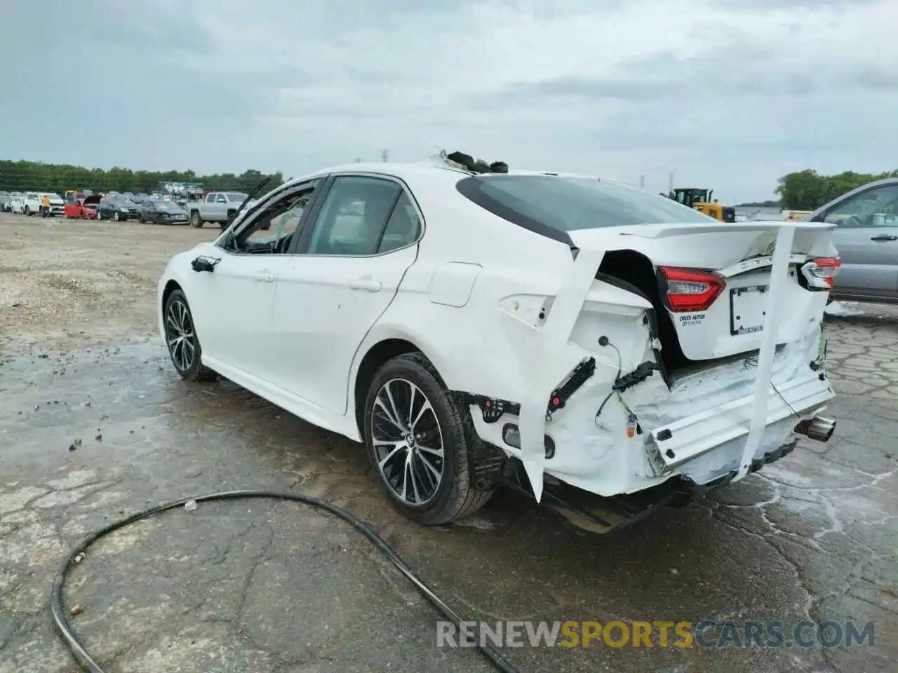 3 Photograph of a damaged car 4T1G11AK0LU350464 TOYOTA CAMRY 2020