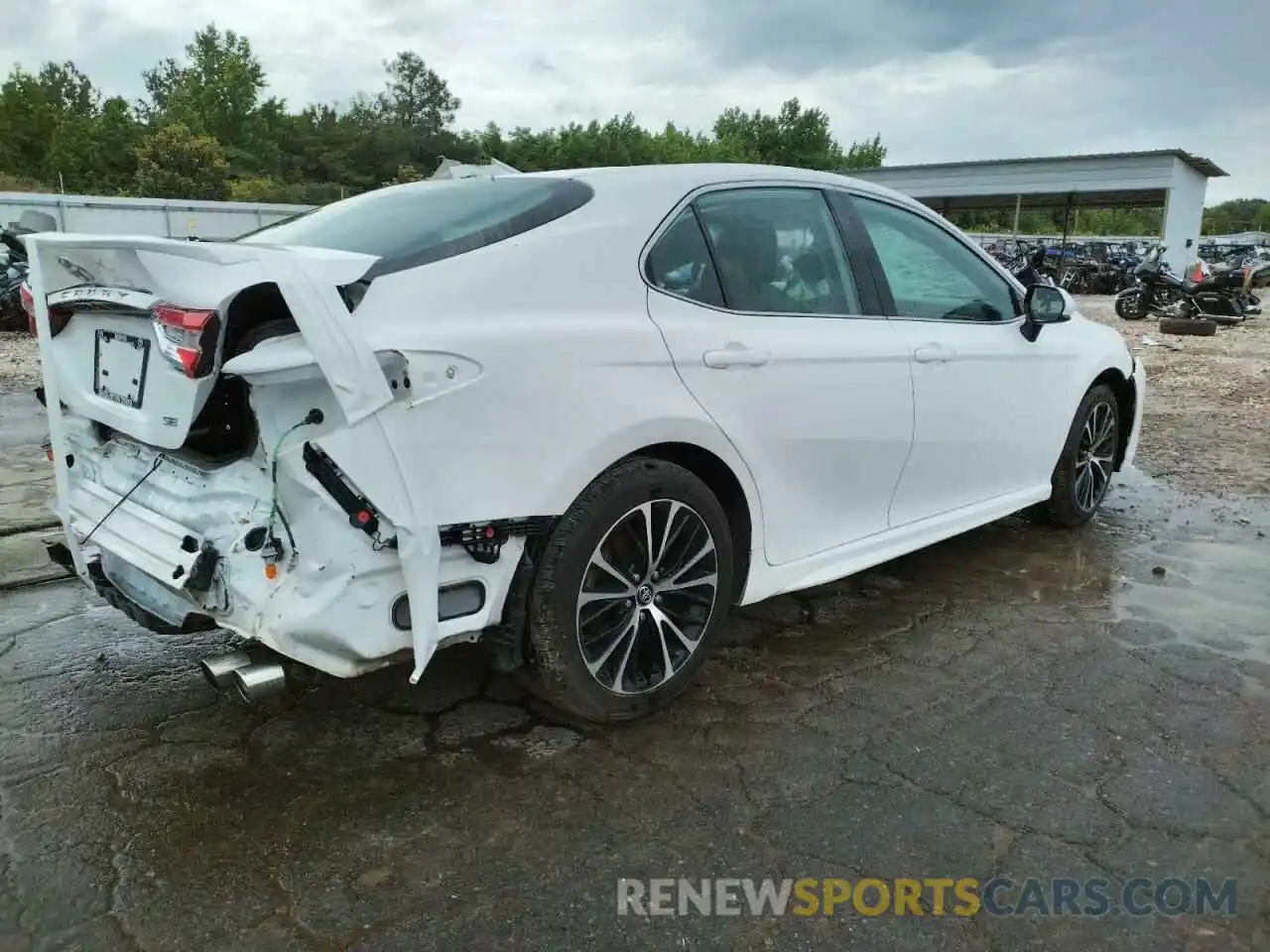 4 Photograph of a damaged car 4T1G11AK0LU350464 TOYOTA CAMRY 2020