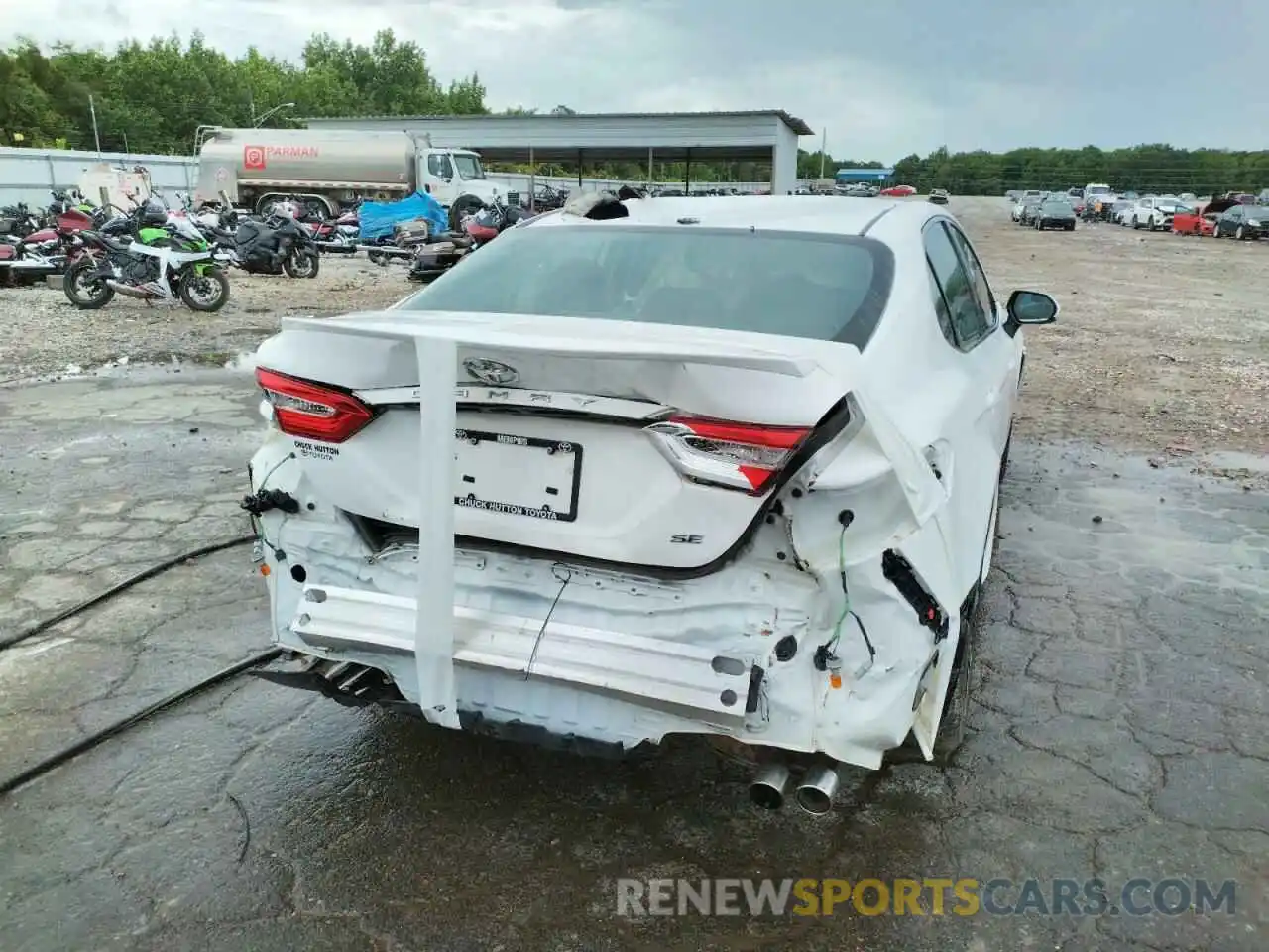 9 Photograph of a damaged car 4T1G11AK0LU350464 TOYOTA CAMRY 2020