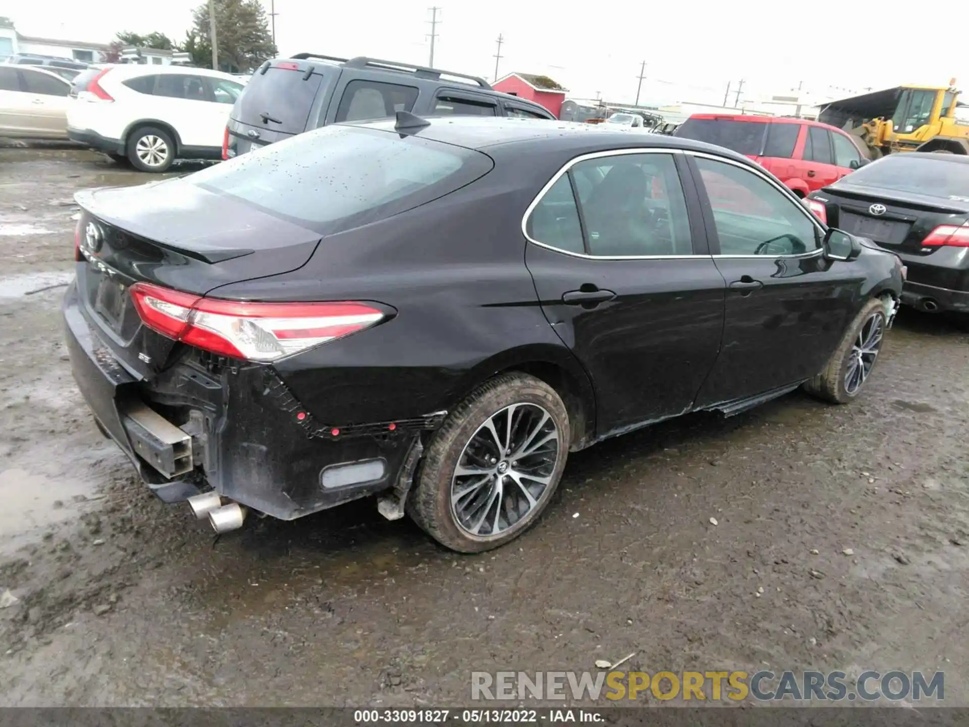 4 Photograph of a damaged car 4T1G11AK0LU351713 TOYOTA CAMRY 2020