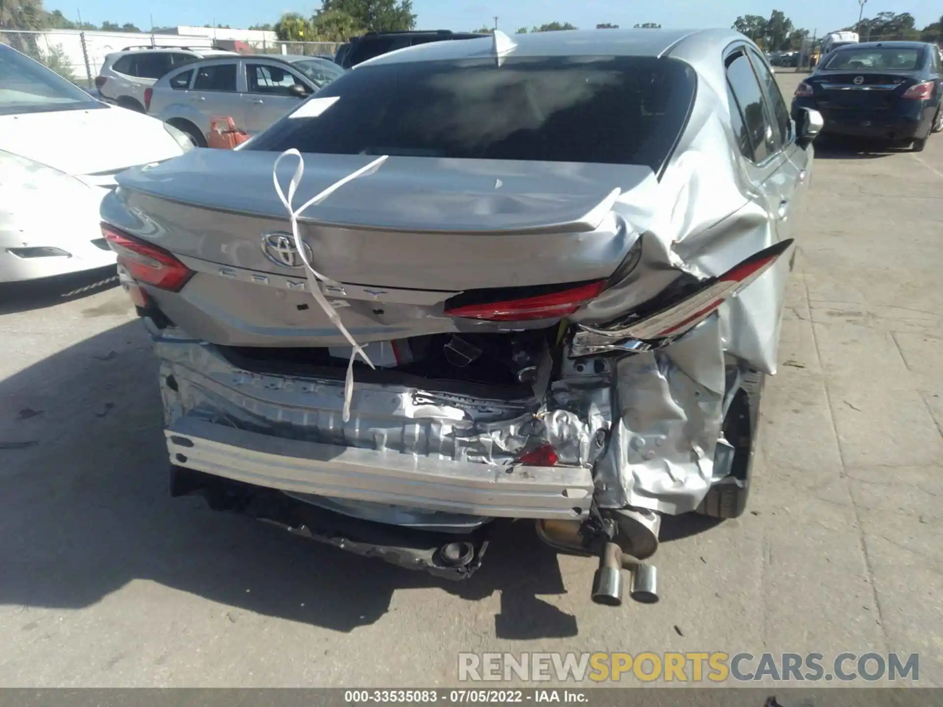 6 Photograph of a damaged car 4T1G11AK0LU352487 TOYOTA CAMRY 2020