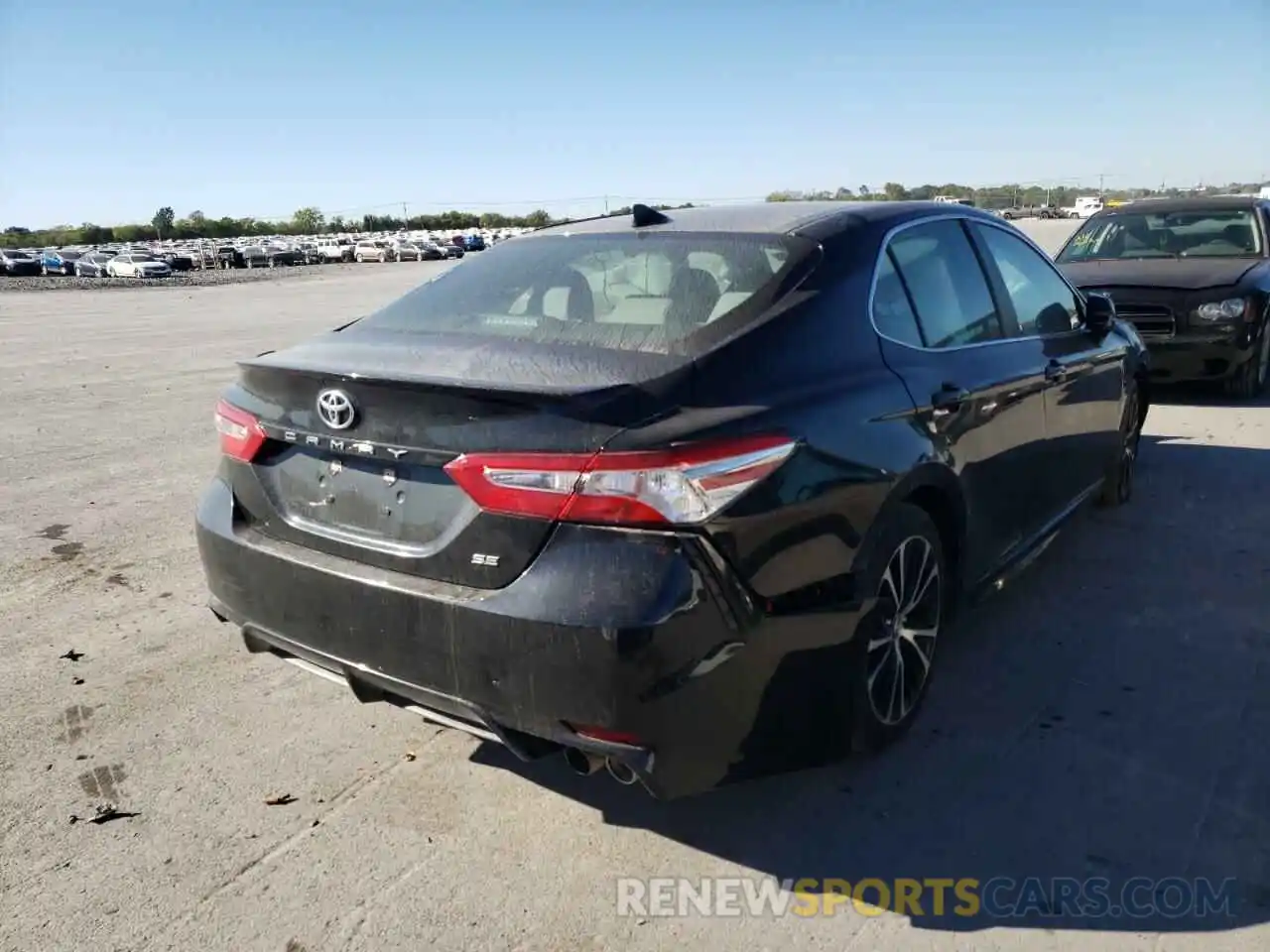 4 Photograph of a damaged car 4T1G11AK0LU353087 TOYOTA CAMRY 2020