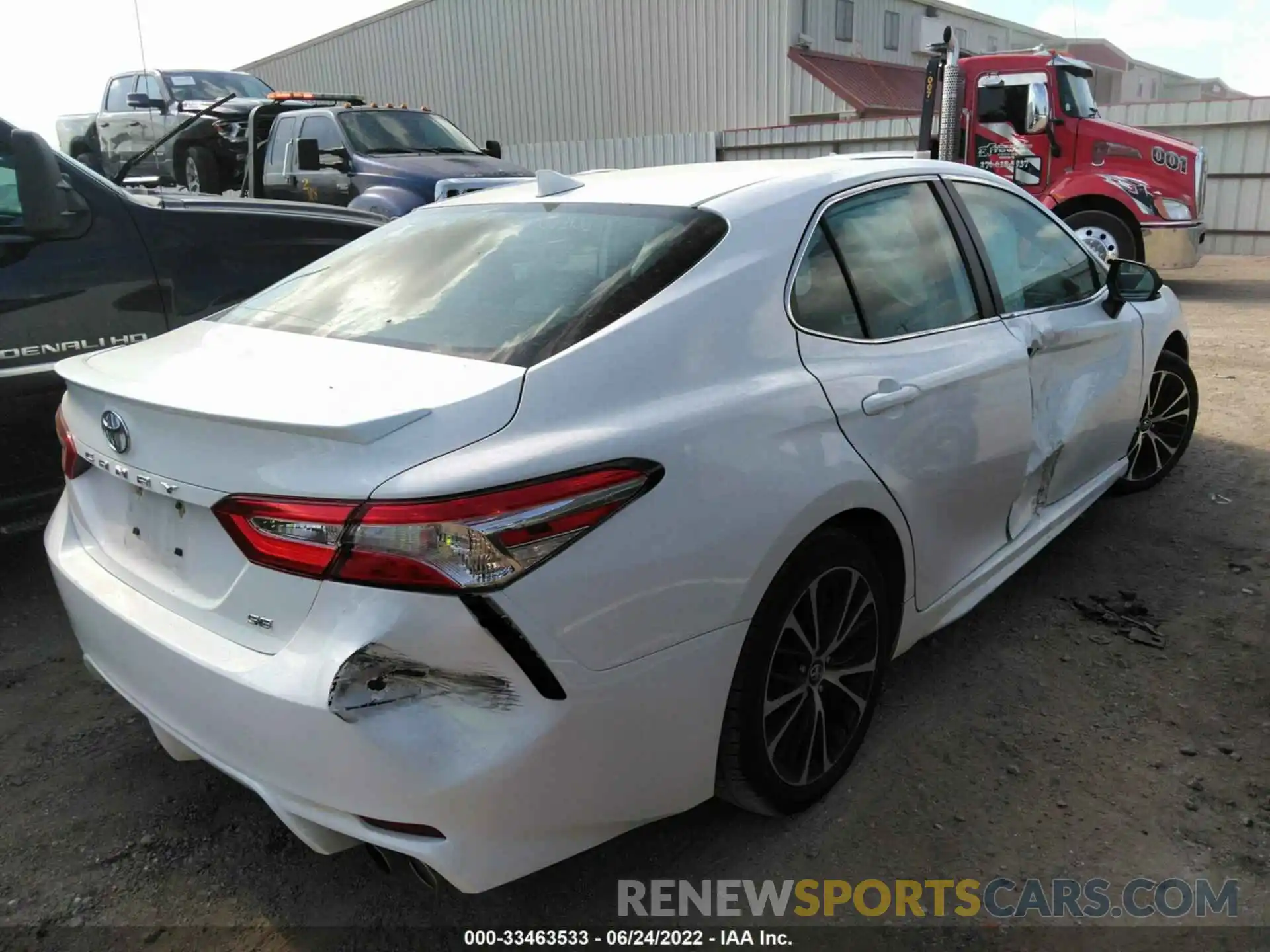 6 Photograph of a damaged car 4T1G11AK0LU356183 TOYOTA CAMRY 2020