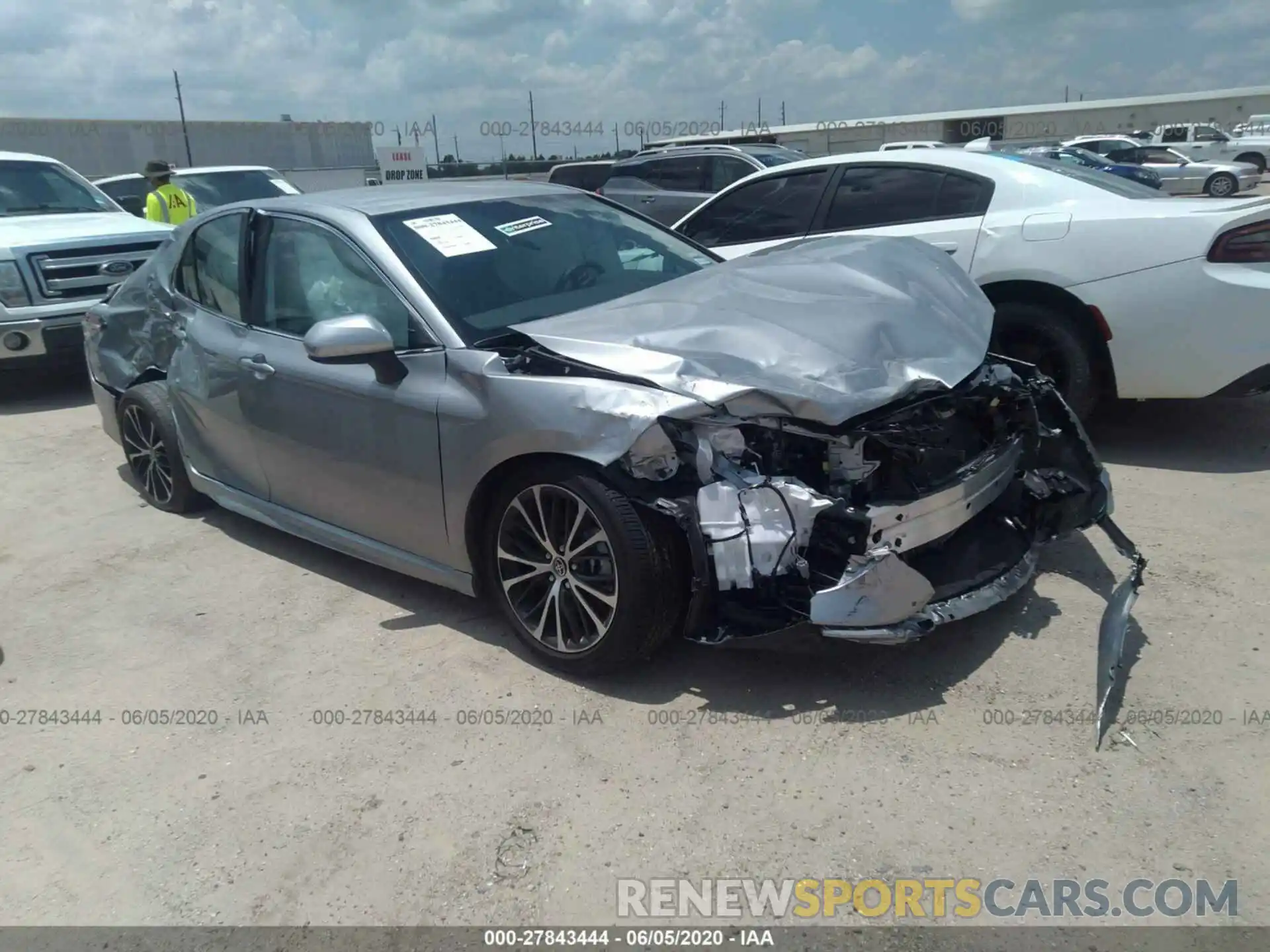 1 Photograph of a damaged car 4T1G11AK0LU357740 TOYOTA CAMRY 2020