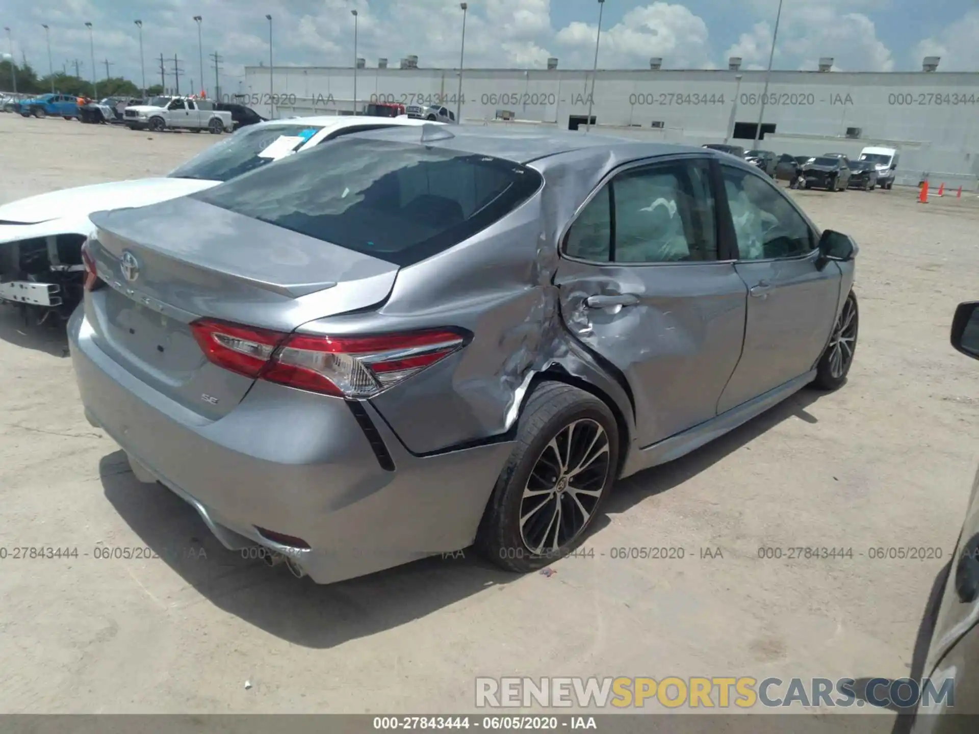 4 Photograph of a damaged car 4T1G11AK0LU357740 TOYOTA CAMRY 2020