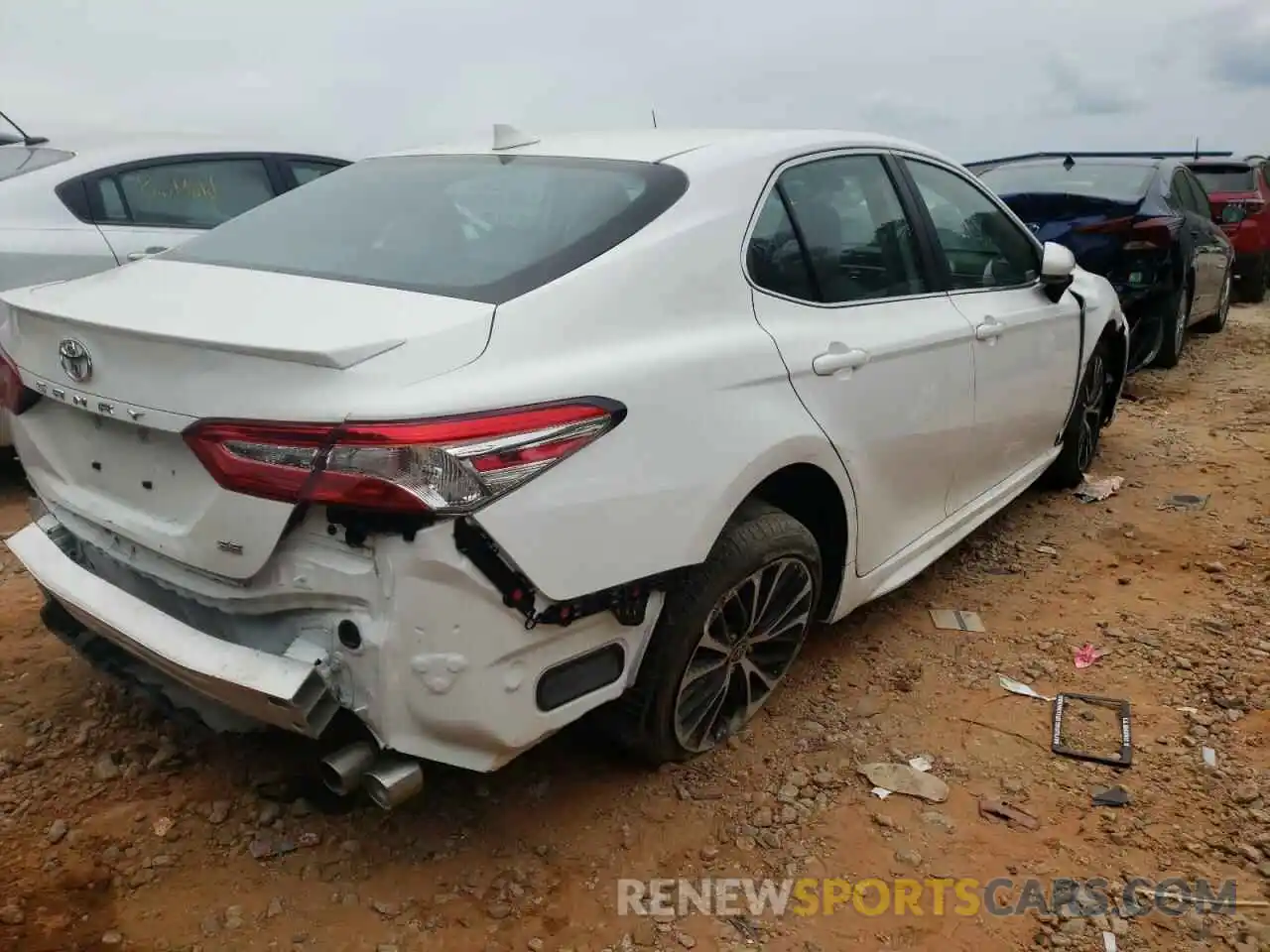 4 Photograph of a damaged car 4T1G11AK0LU357754 TOYOTA CAMRY 2020