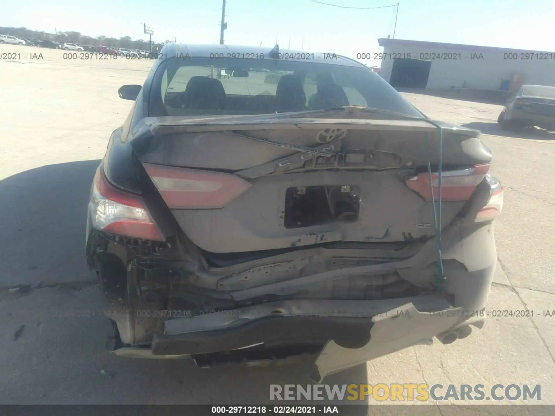 6 Photograph of a damaged car 4T1G11AK0LU364011 TOYOTA CAMRY 2020