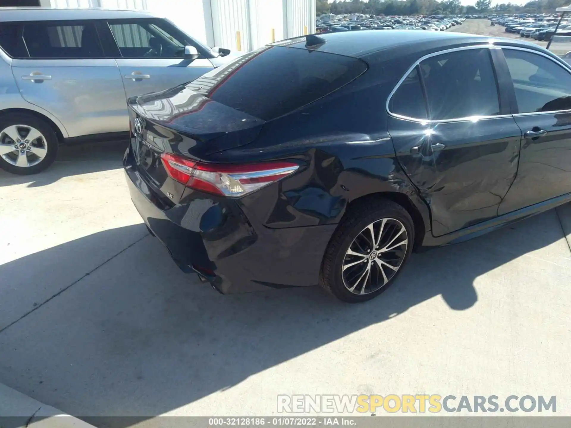 6 Photograph of a damaged car 4T1G11AK0LU393315 TOYOTA CAMRY 2020