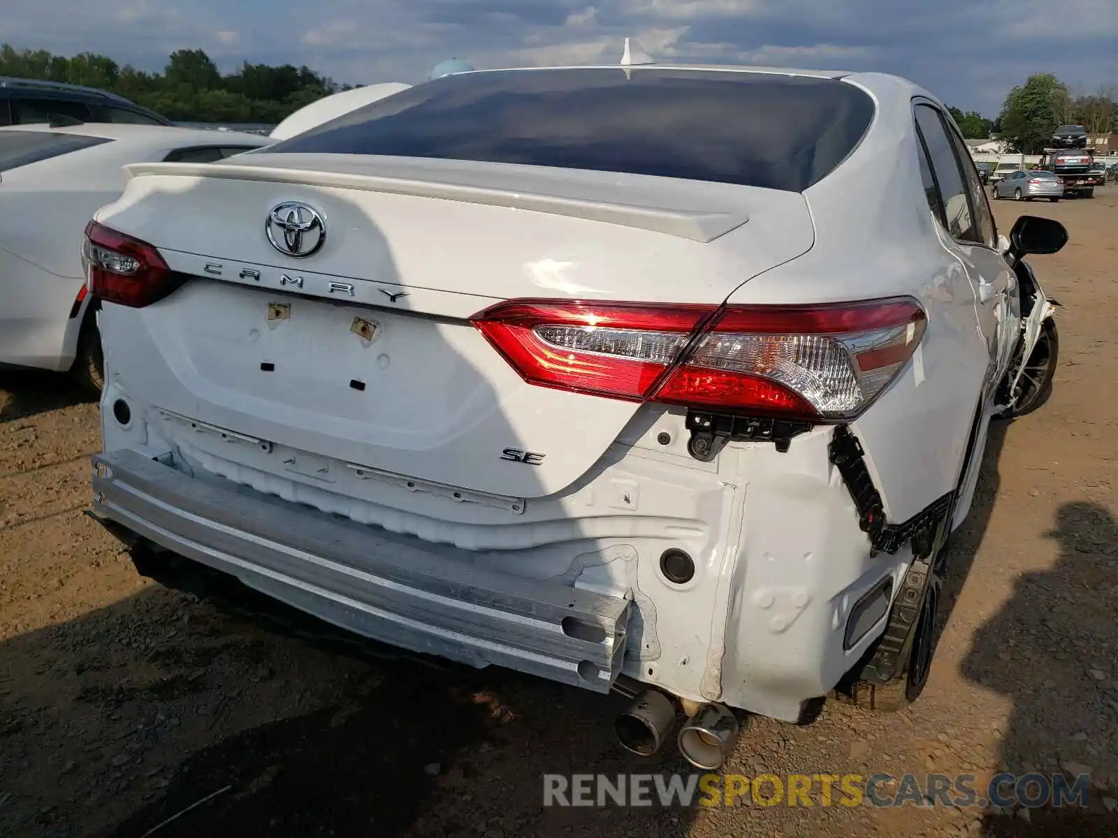 4 Photograph of a damaged car 4T1G11AK0LU500041 TOYOTA CAMRY 2020