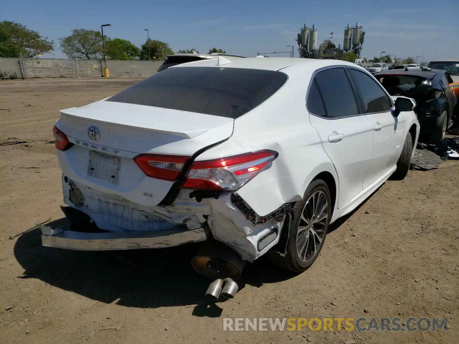 4 Photograph of a damaged car 4T1G11AK0LU505868 TOYOTA CAMRY 2020