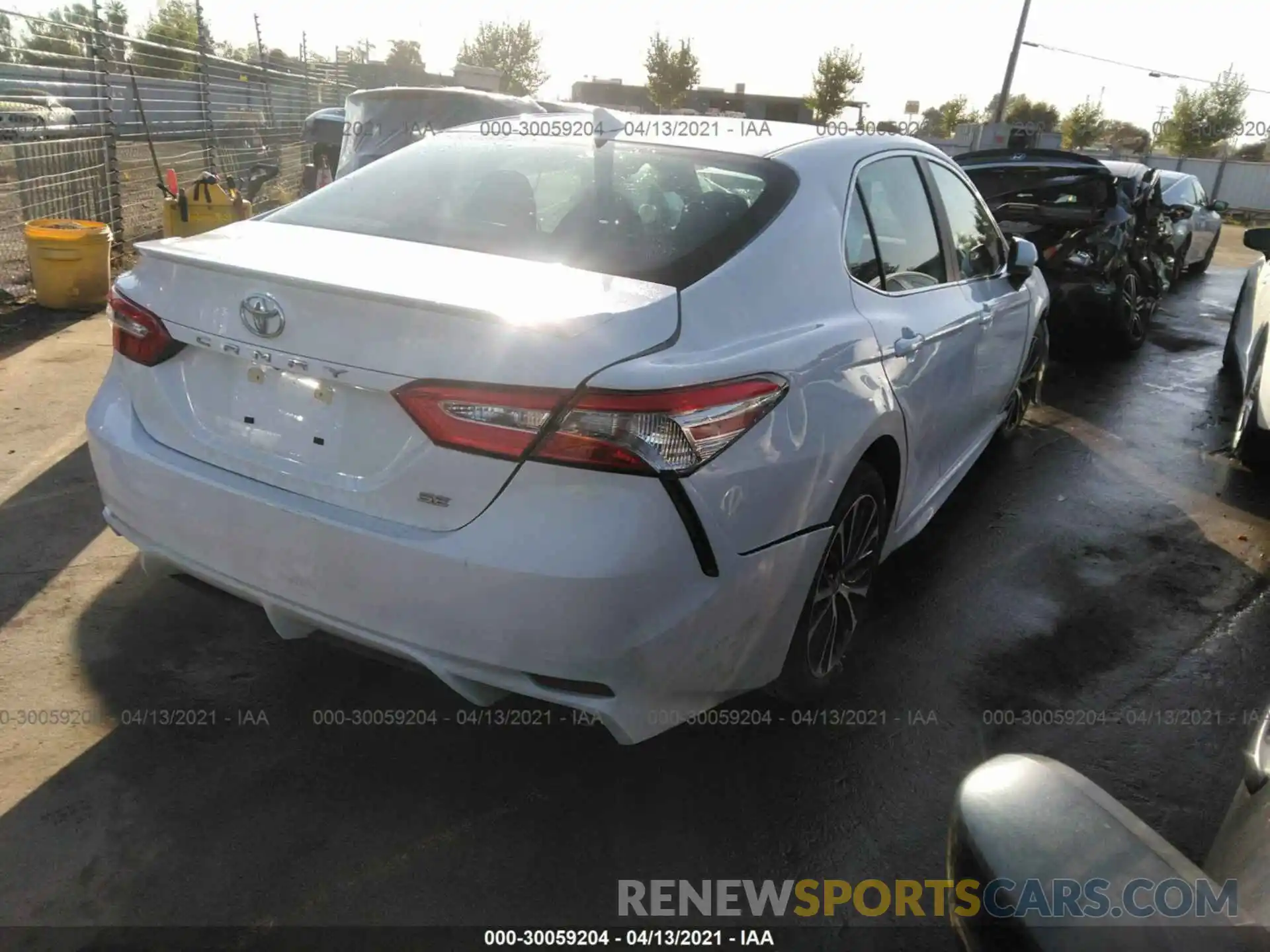 4 Photograph of a damaged car 4T1G11AK0LU507457 TOYOTA CAMRY 2020