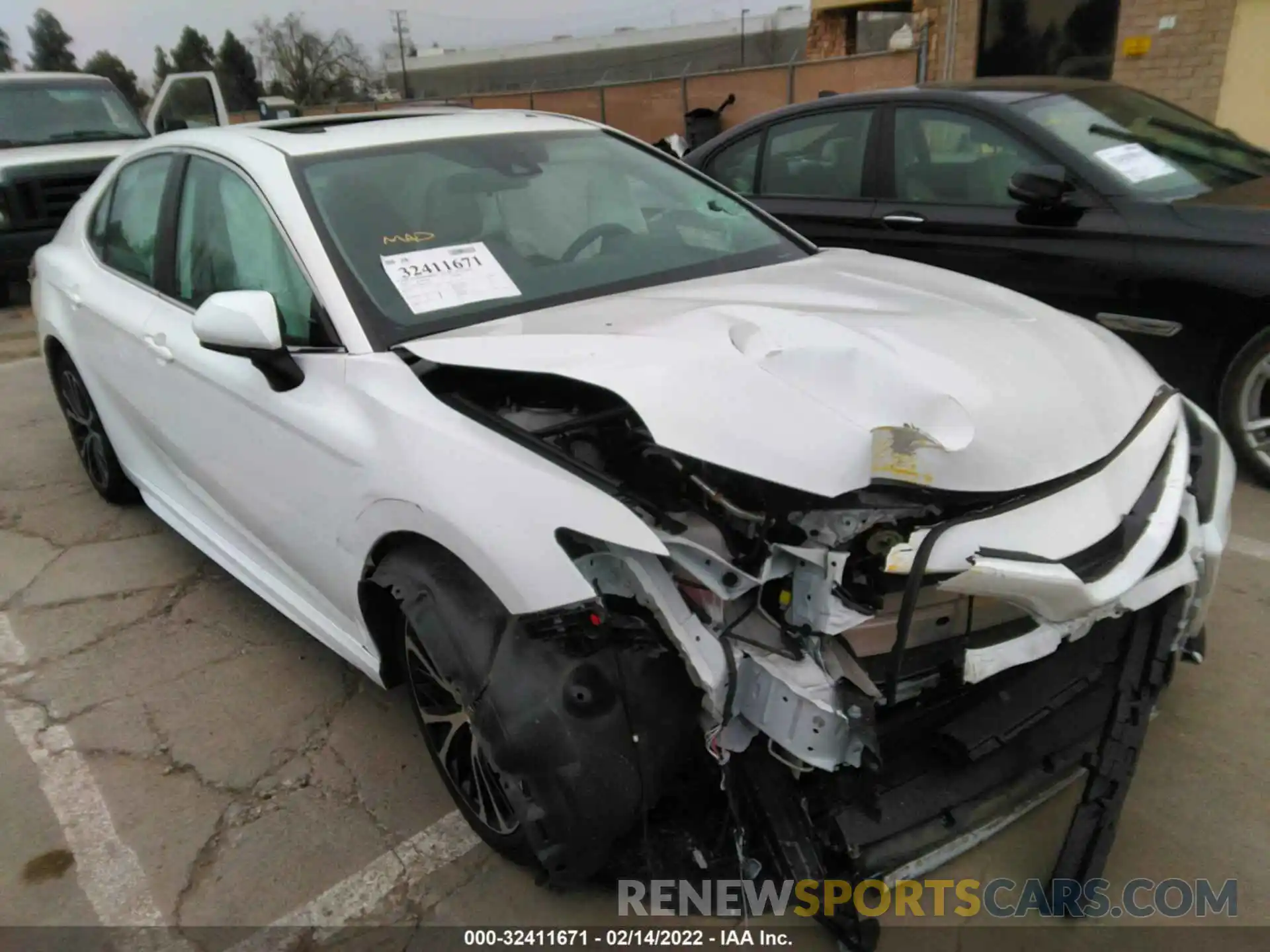 1 Photograph of a damaged car 4T1G11AK0LU510259 TOYOTA CAMRY 2020