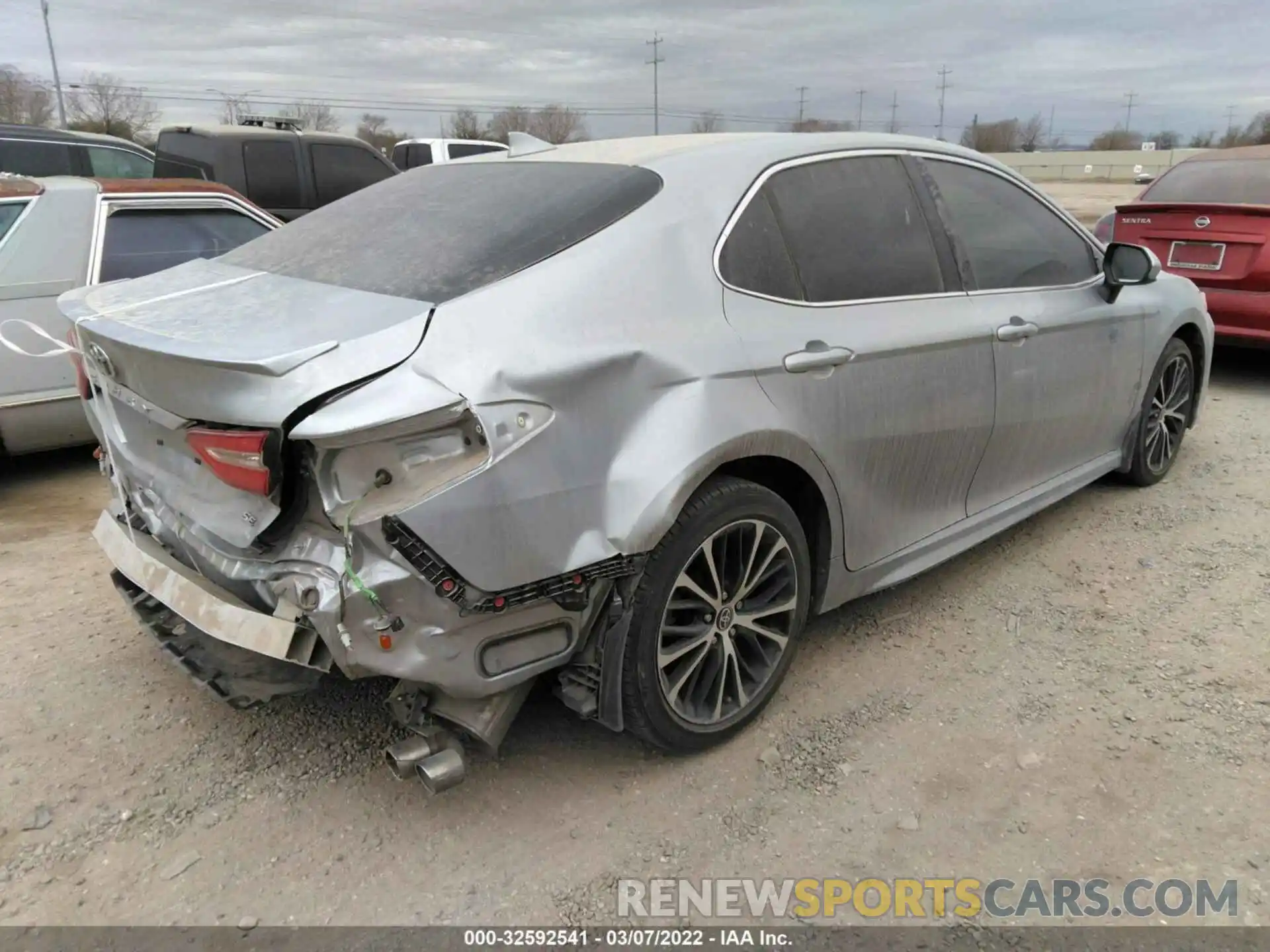 4 Photograph of a damaged car 4T1G11AK0LU510956 TOYOTA CAMRY 2020