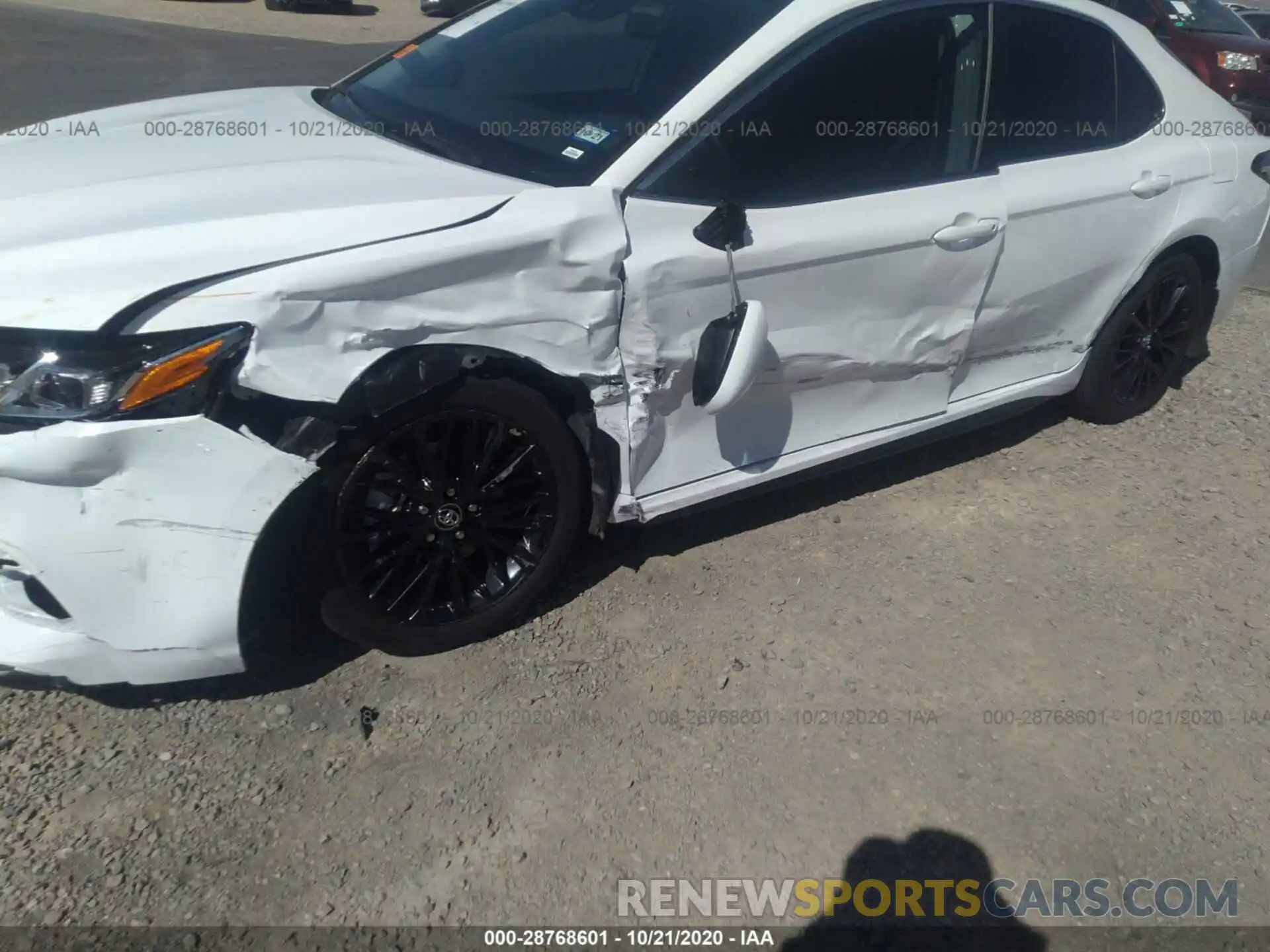 6 Photograph of a damaged car 4T1G11AK0LU871586 TOYOTA CAMRY 2020