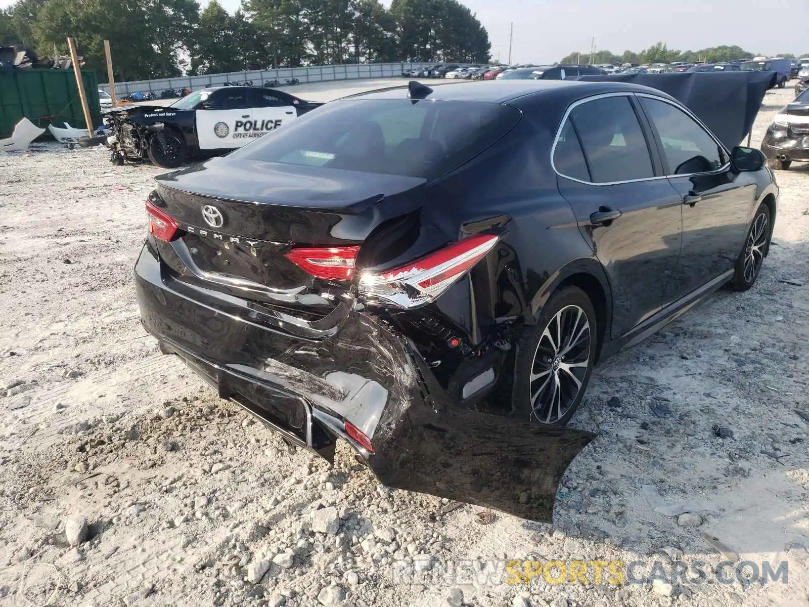 4 Photograph of a damaged car 4T1G11AK0LU871961 TOYOTA CAMRY 2020