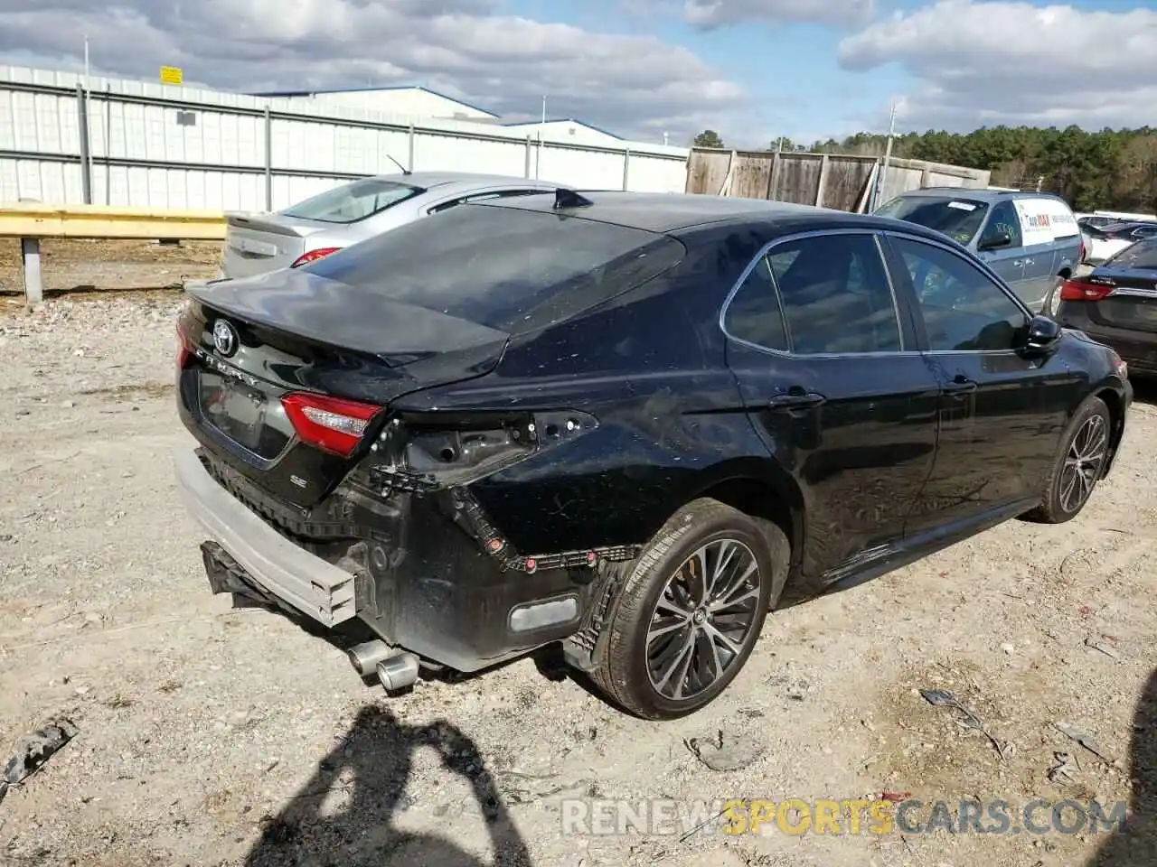 4 Photograph of a damaged car 4T1G11AK0LU876741 TOYOTA CAMRY 2020