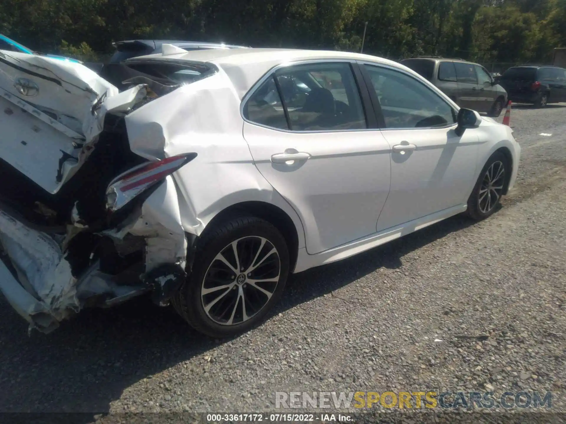 4 Photograph of a damaged car 4T1G11AK0LU891644 TOYOTA CAMRY 2020