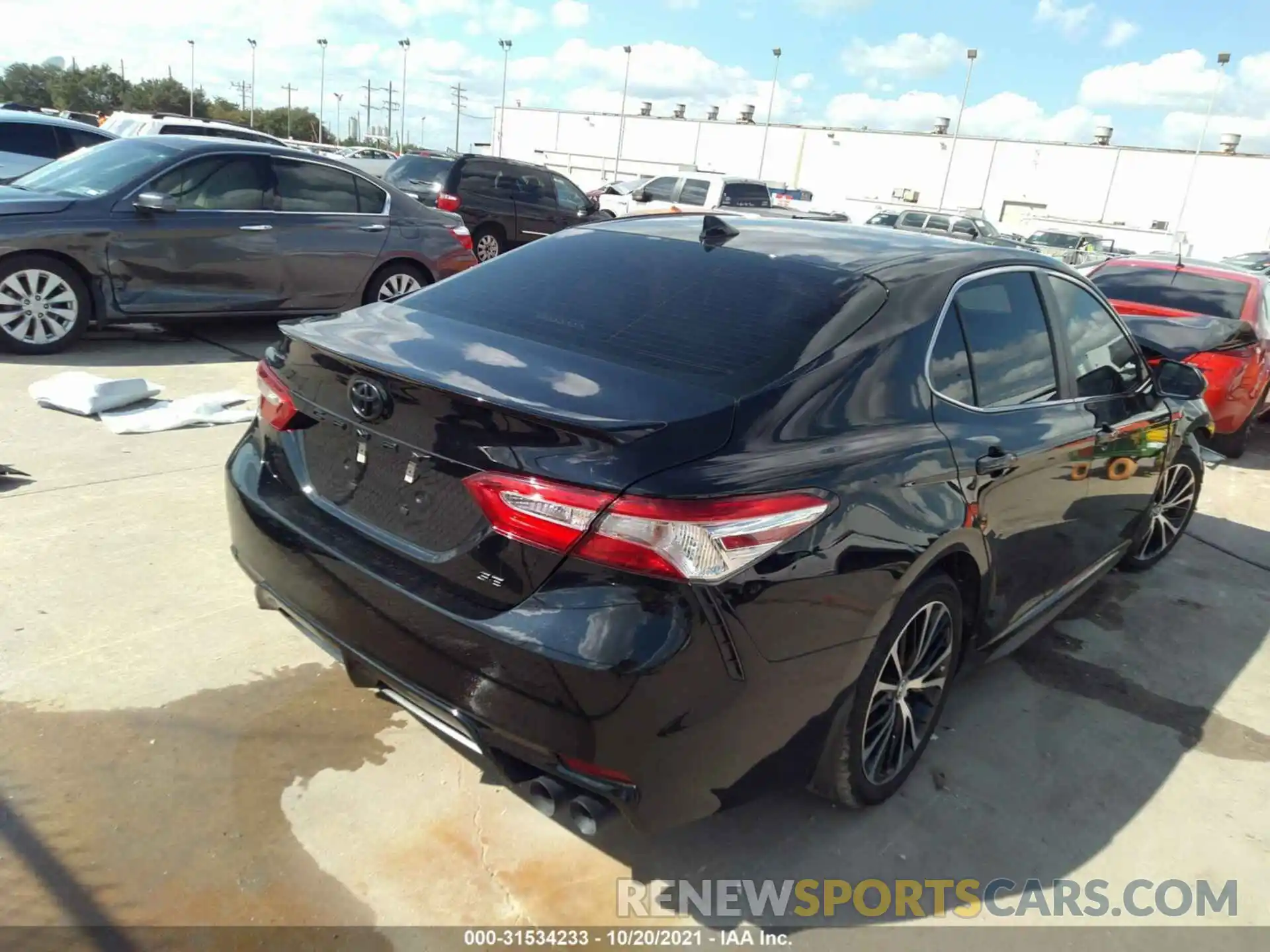 4 Photograph of a damaged car 4T1G11AK0LU896360 TOYOTA CAMRY 2020