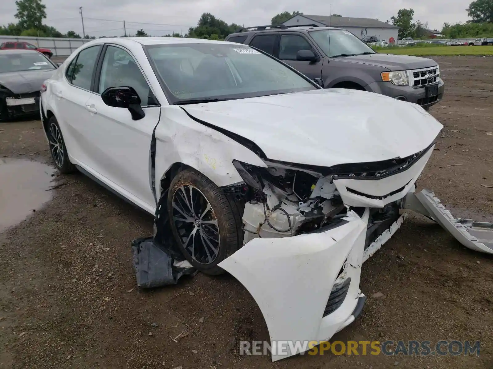 1 Photograph of a damaged car 4T1G11AK0LU897279 TOYOTA CAMRY 2020