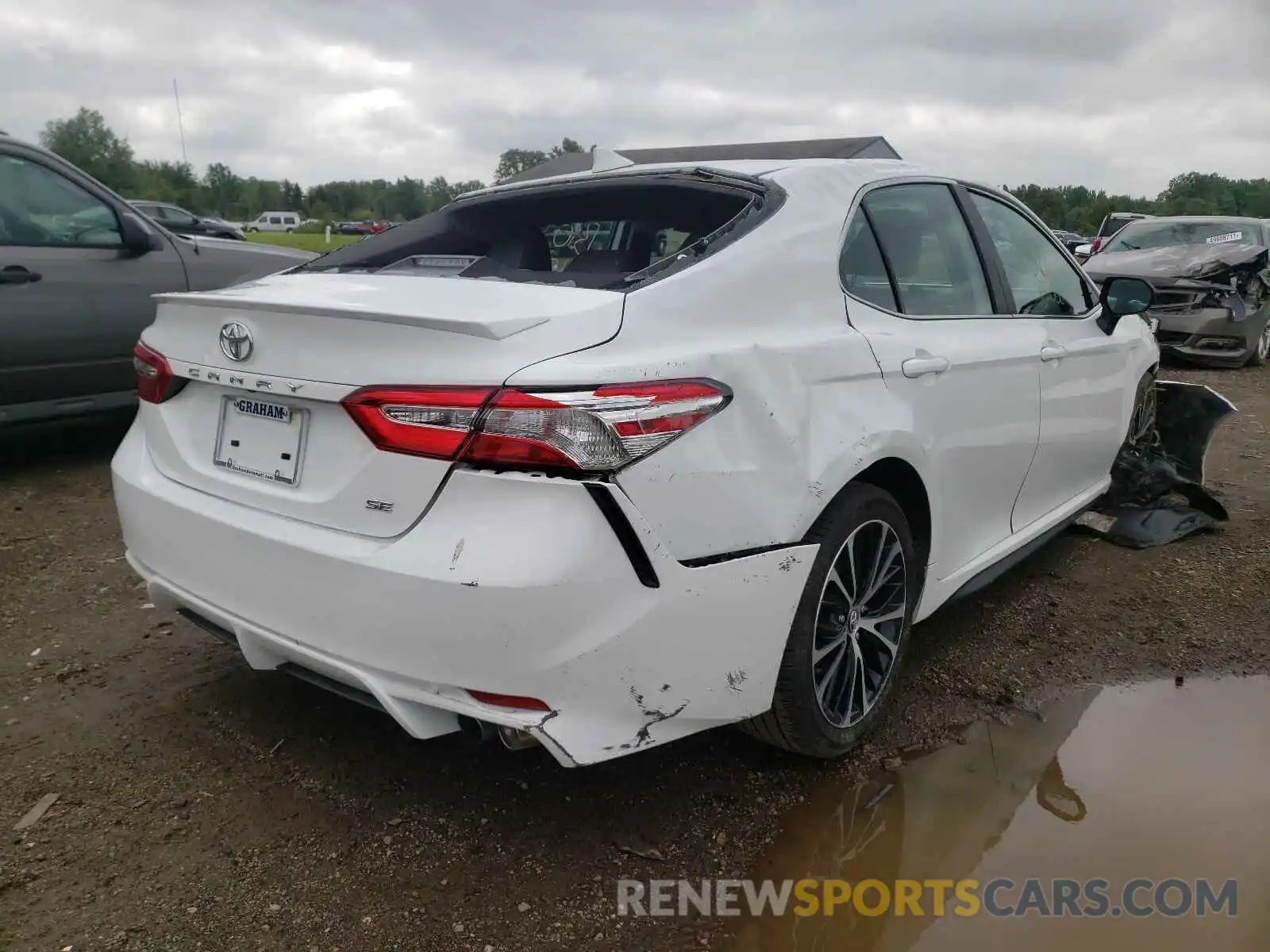 4 Photograph of a damaged car 4T1G11AK0LU897279 TOYOTA CAMRY 2020