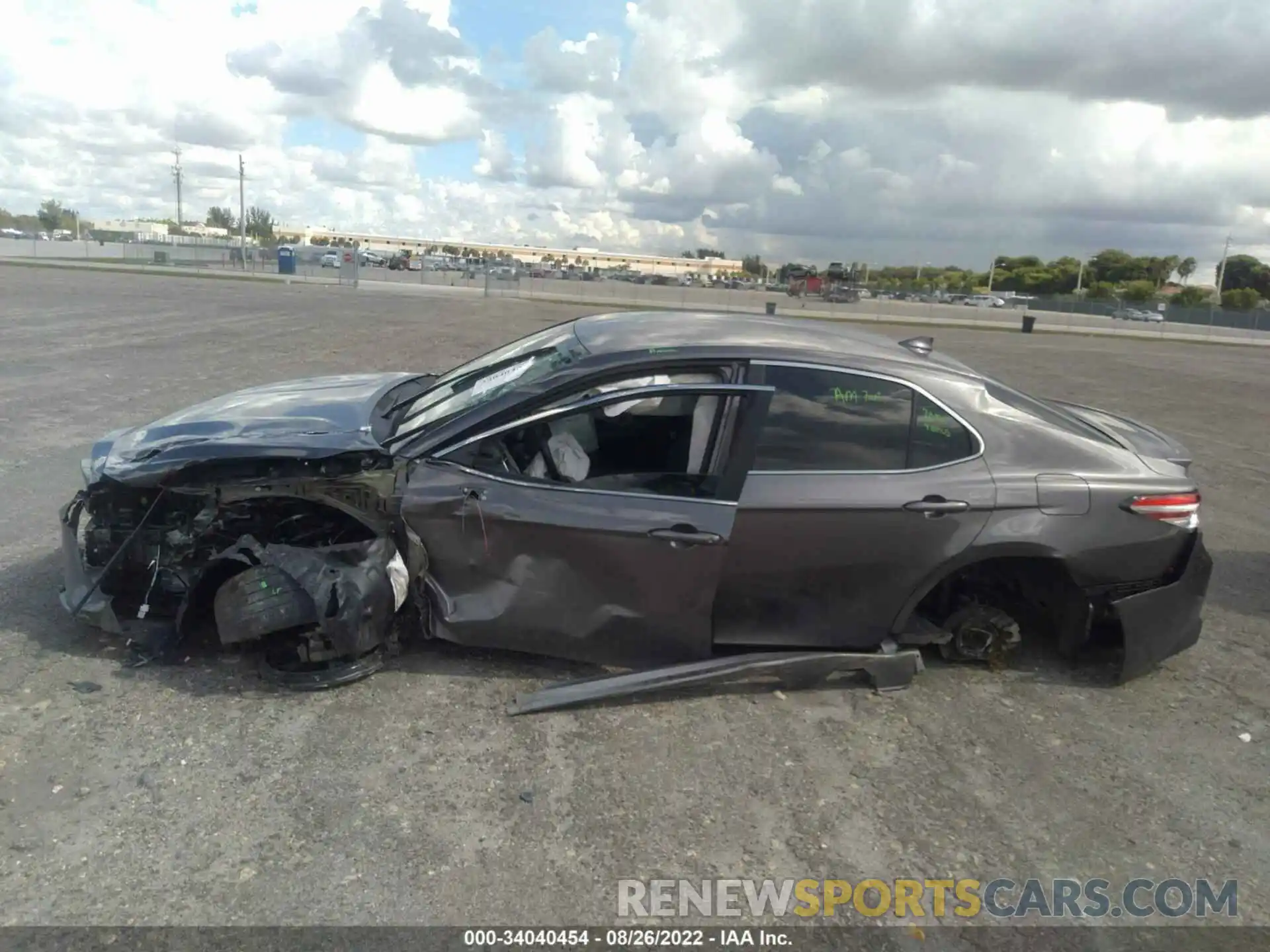 6 Photograph of a damaged car 4T1G11AK0LU901041 TOYOTA CAMRY 2020