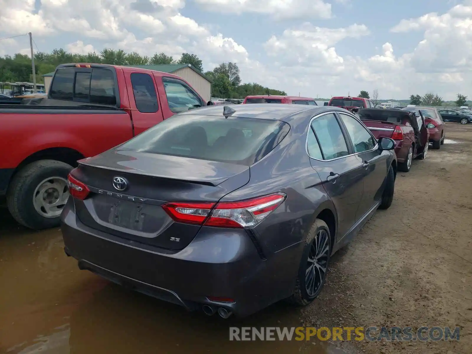 4 Photograph of a damaged car 4T1G11AK0LU903324 TOYOTA CAMRY 2020